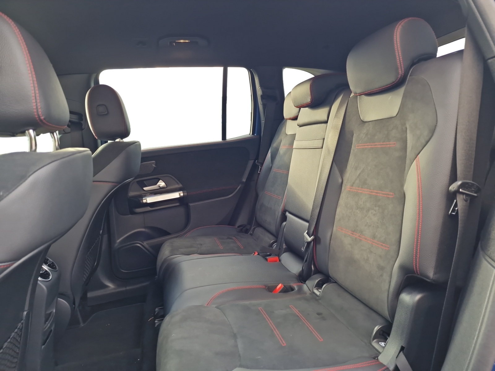 MERCEDES-BENZ GLB 220 d AMG Line 4Matic 7-Sitzer-image-22