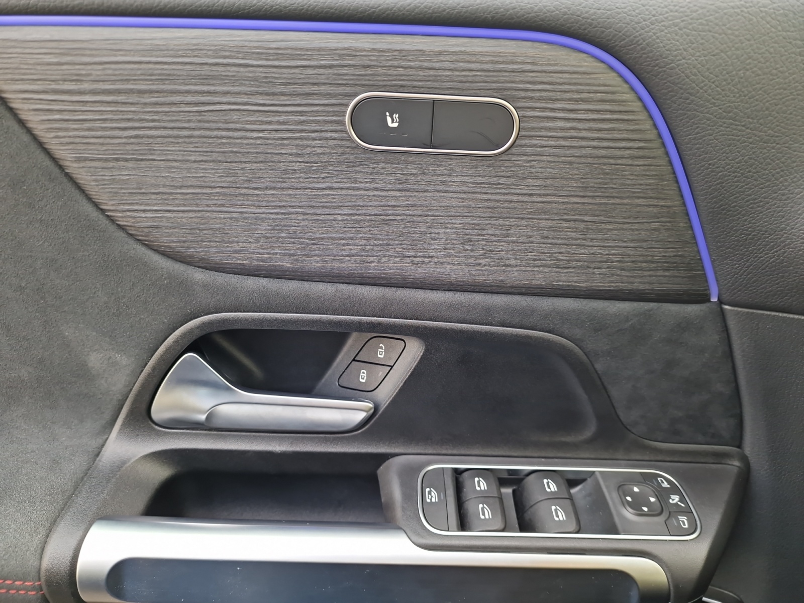 MERCEDES-BENZ GLB 220 d AMG Line 4Matic 7-Sitzer-image-12