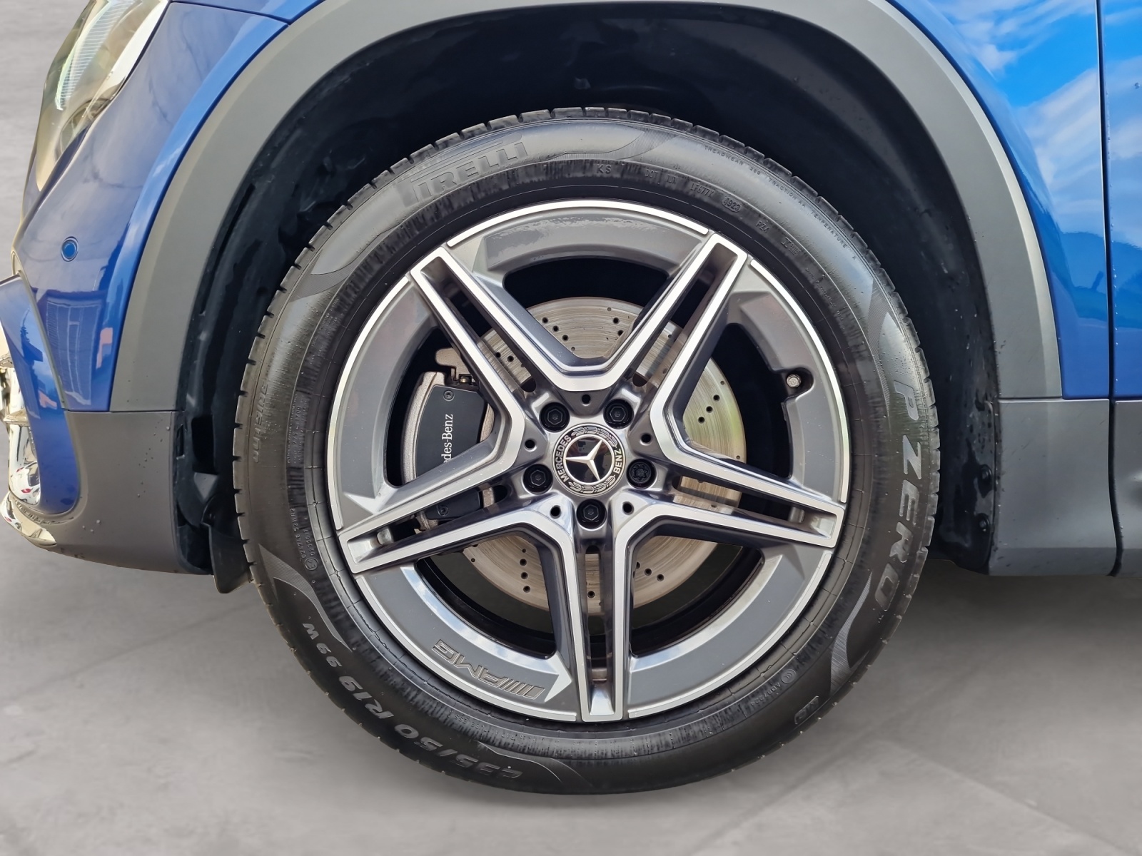 MERCEDES-BENZ GLB 220 d AMG Line 4Matic 7-Sitzer-image-9