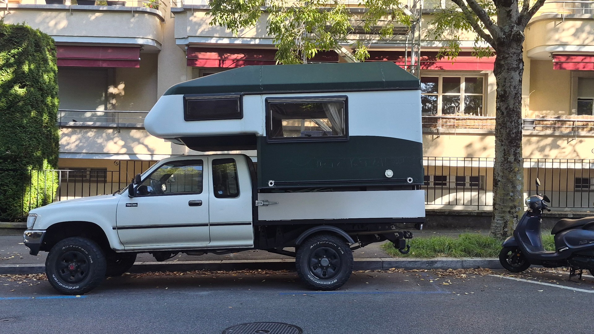 TOYOTA Hi-LUX 2.4 4x4-image-3