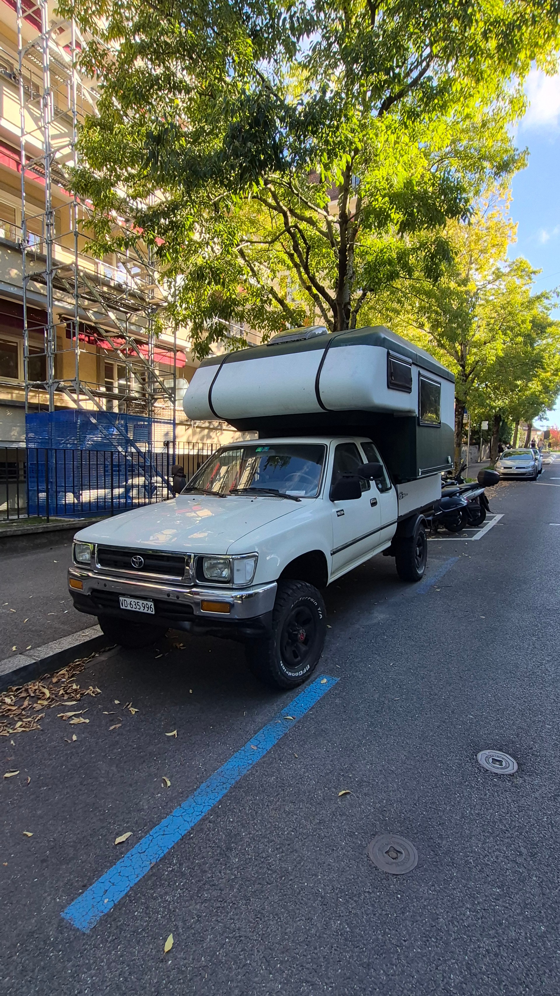 TOYOTA Hi-LUX 2.4 4x4-image-1