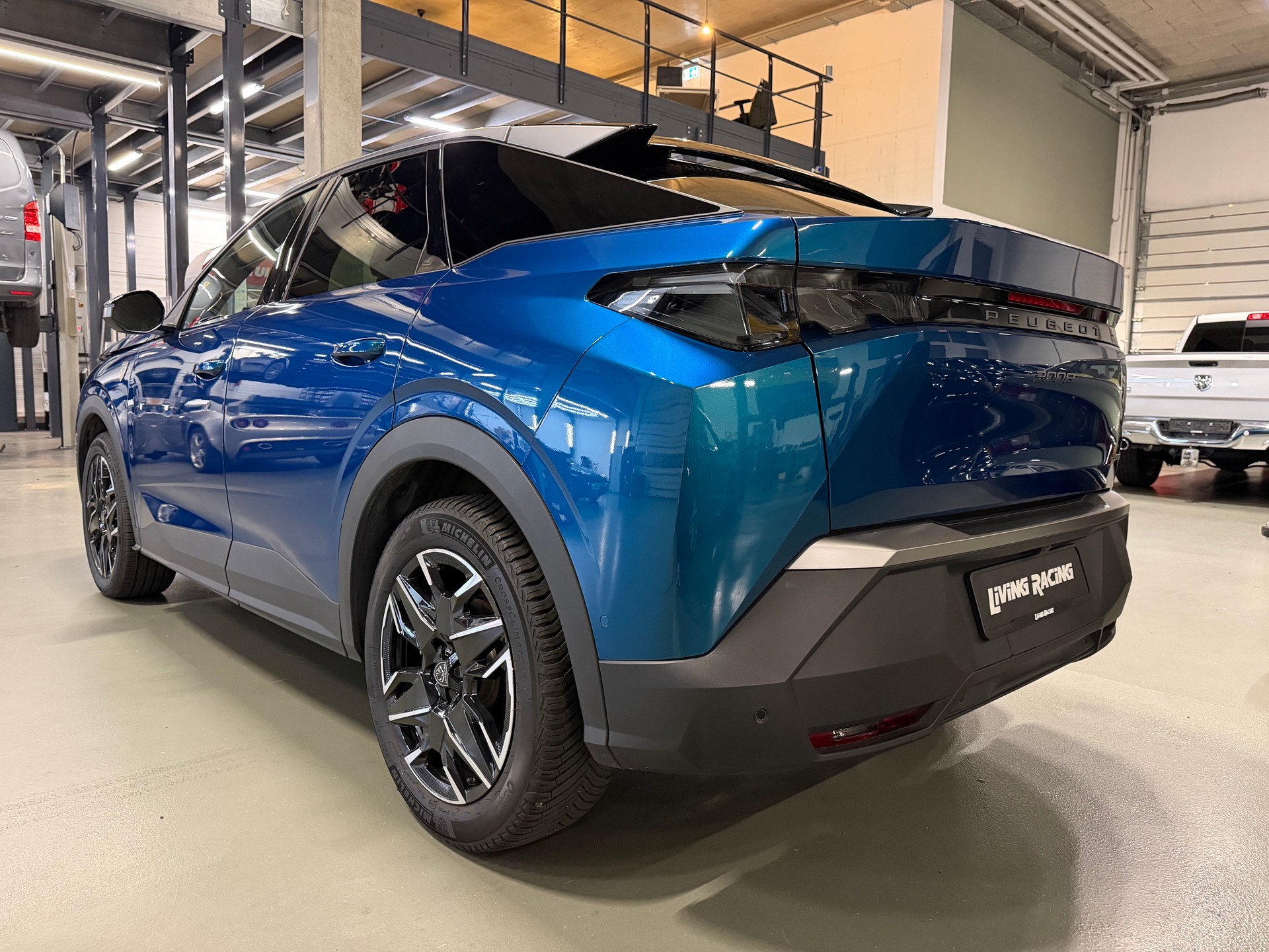 PEUGEOT 3008 145 e-DCS6 Hybrid GT *Full opt.*-image-2