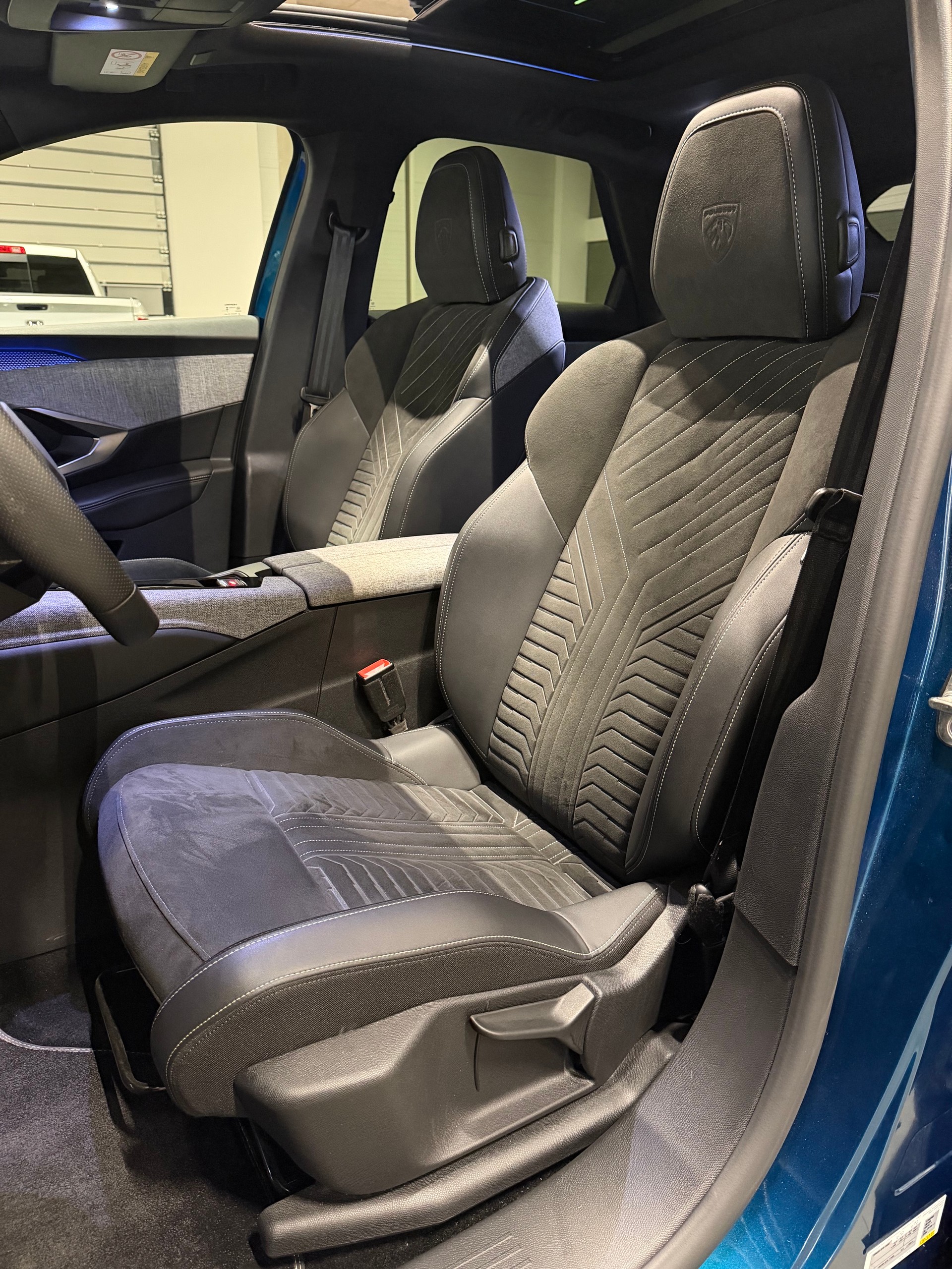 PEUGEOT 3008 145 e-DCS6 Hybrid GT *Full opt.*-image-9