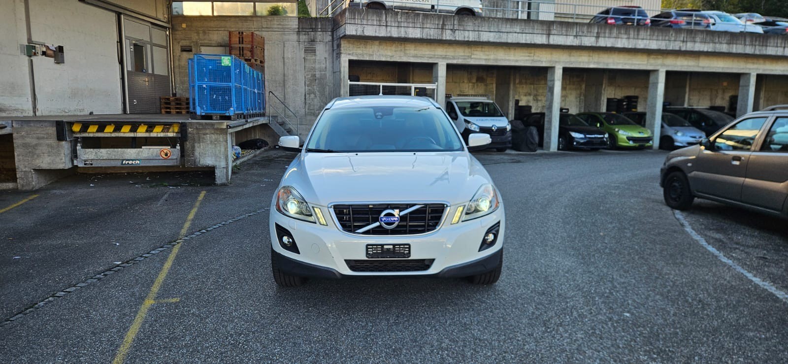 VOLVO XC60 D5 AWD Momentum Geartronic-image-4