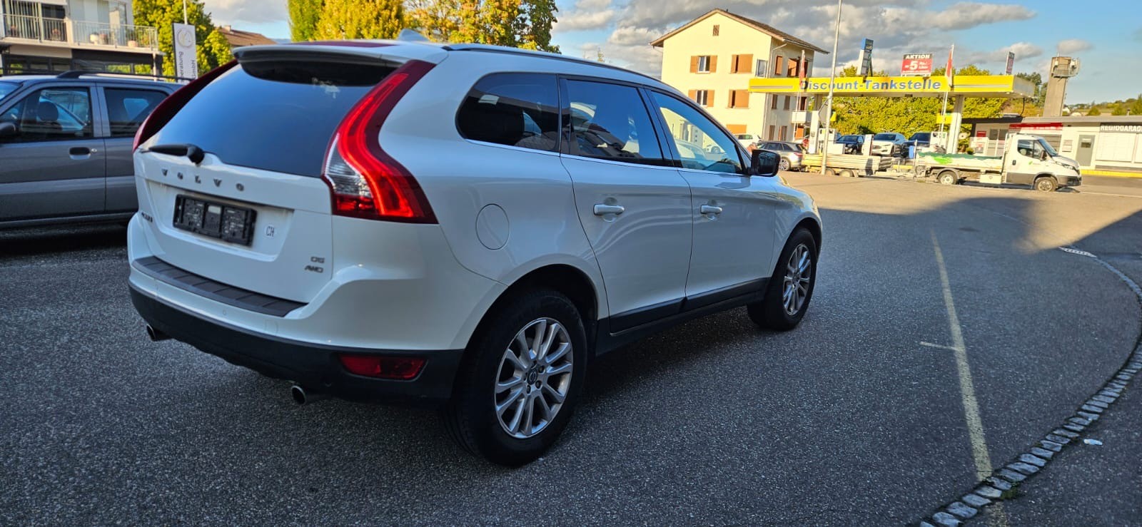 VOLVO XC60 D5 AWD Momentum Geartronic-image-5