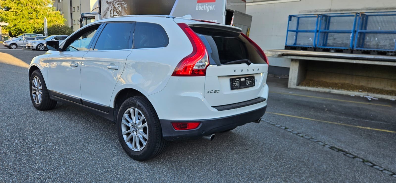 VOLVO XC60 D5 AWD Momentum Geartronic-image-7