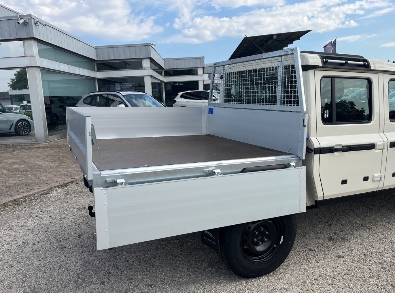 INEOS Grenadier 3.0D Utility Wagon 5-Sitz-image-12
