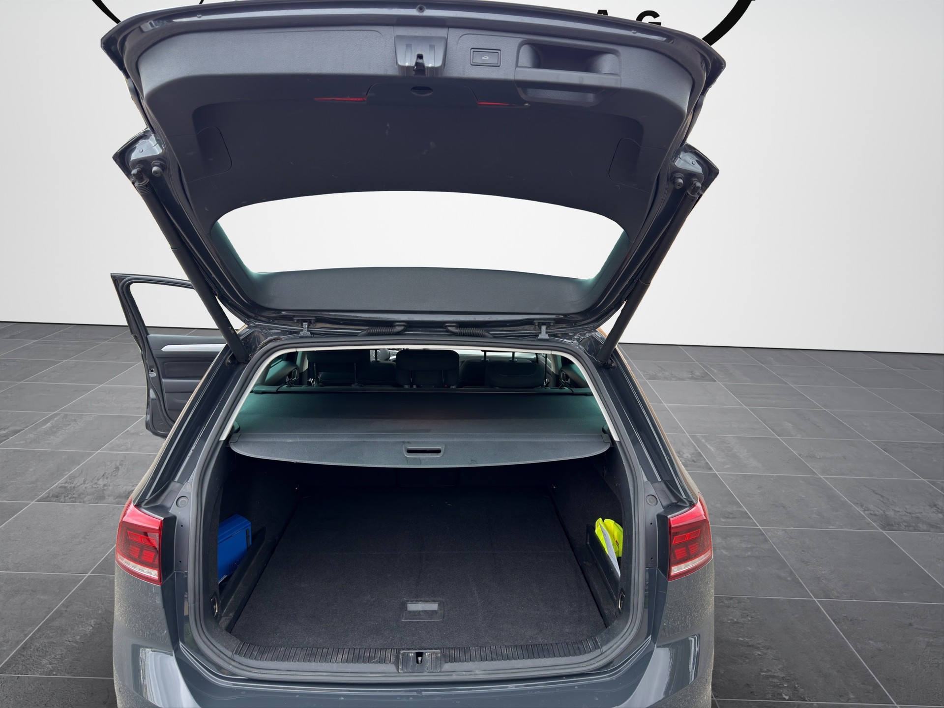 VW Passat 2.0 TDI BMT Elegance DSG-image-18