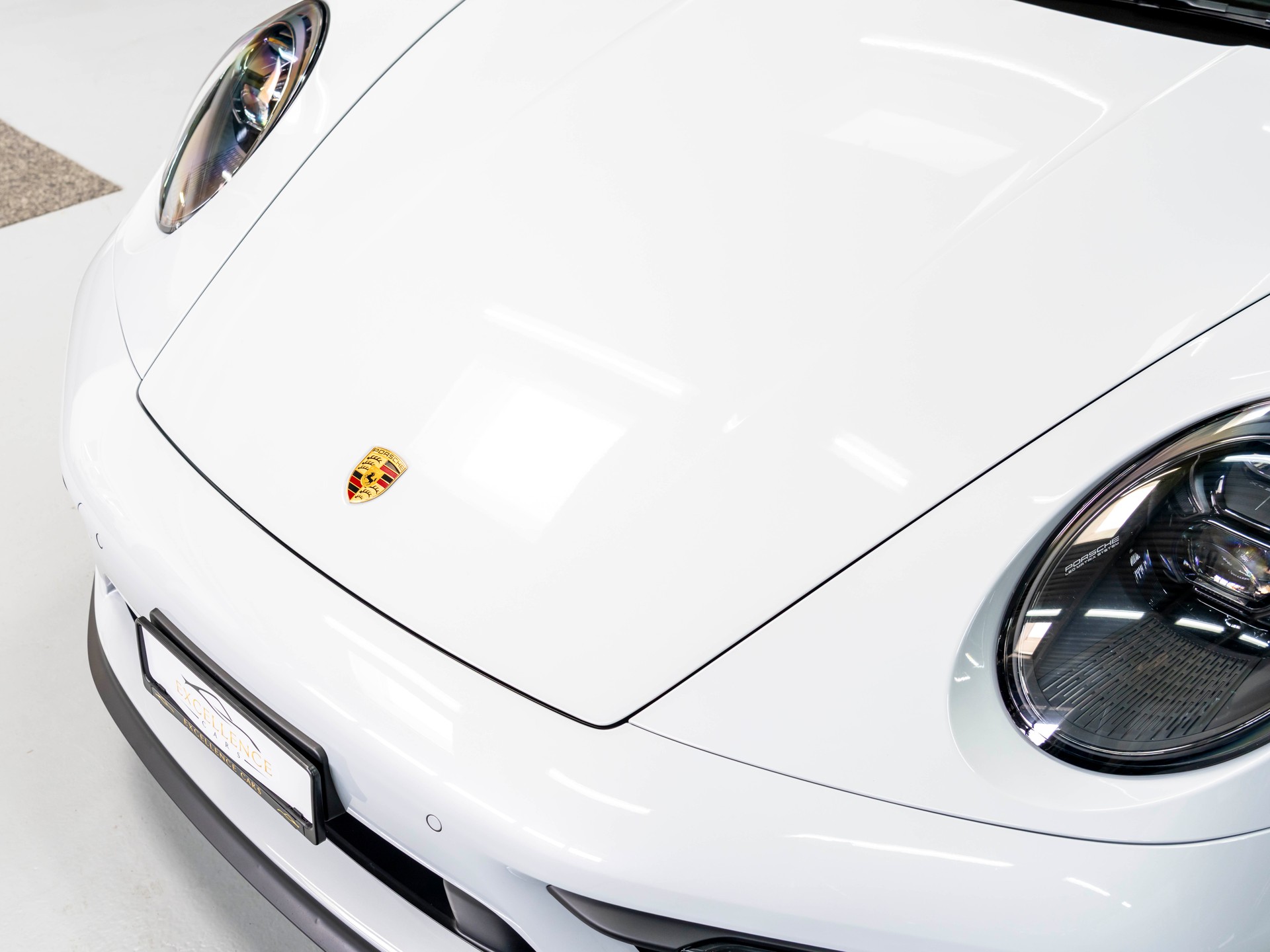 PORSCHE 911 Carrera GTS-image-28