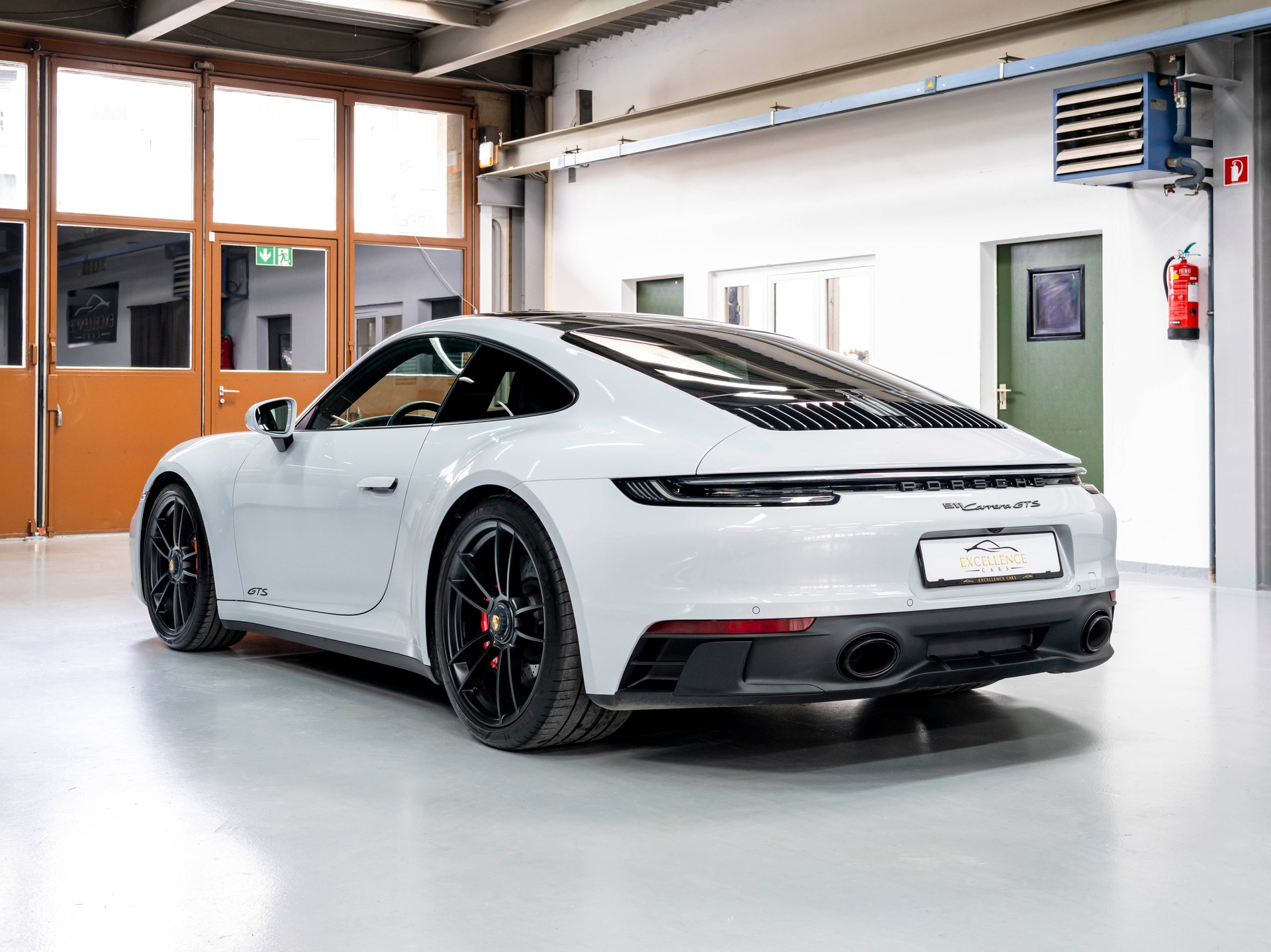 PORSCHE 911 Carrera GTS-image-7