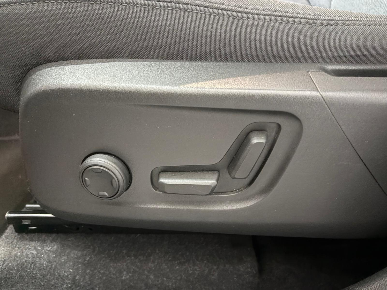VOLVO XC40 Recharge P8 Twin AWD Pure Electric Pro-image-11