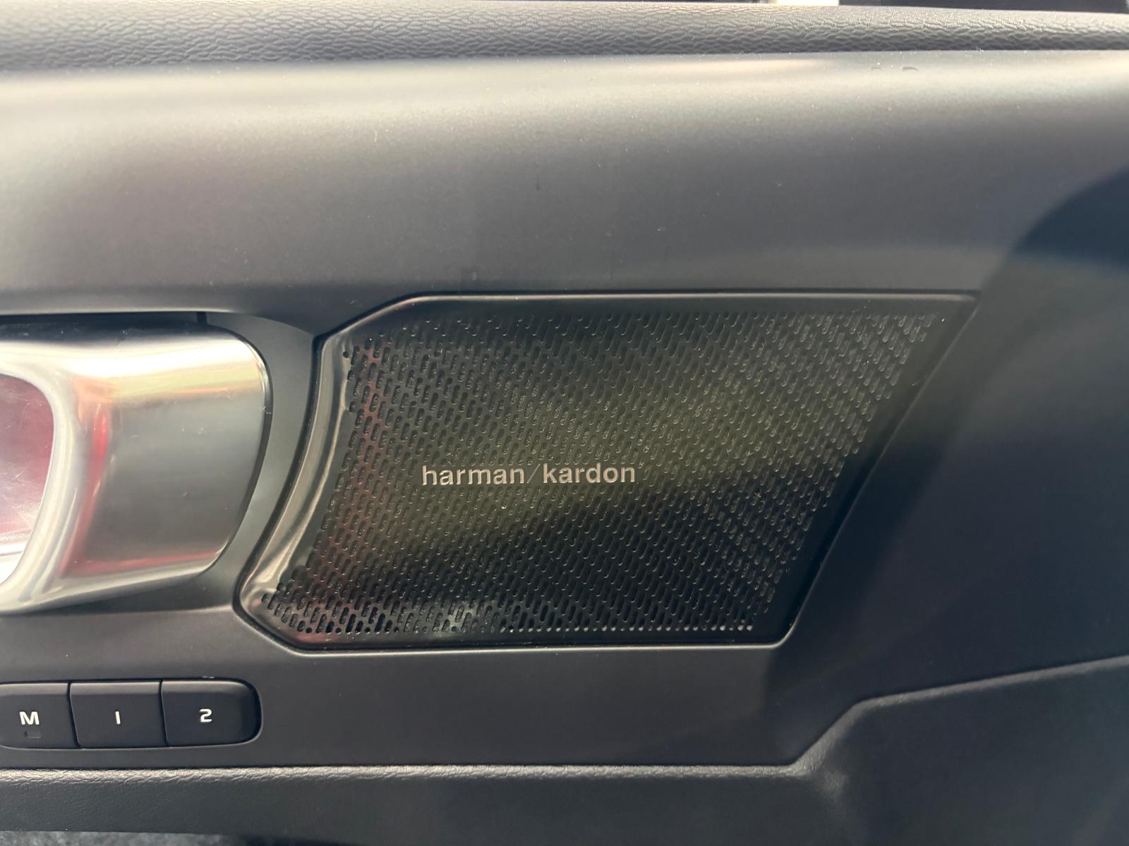 VOLVO XC40 Recharge P8 Twin AWD Pure Electric Pro-image-12