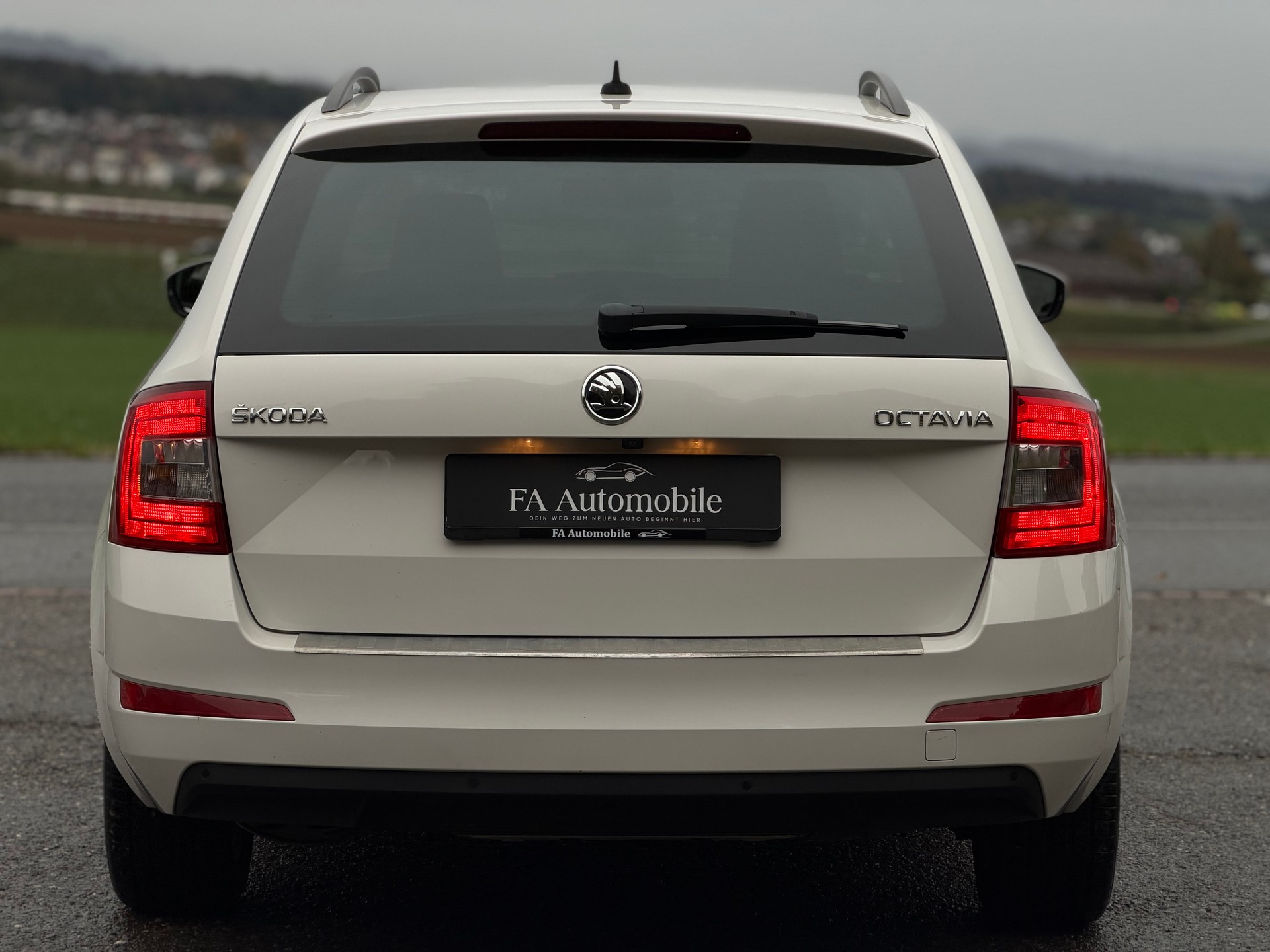 SKODA Octavia Combi 2.0 TDI Ambition DSG-image-3