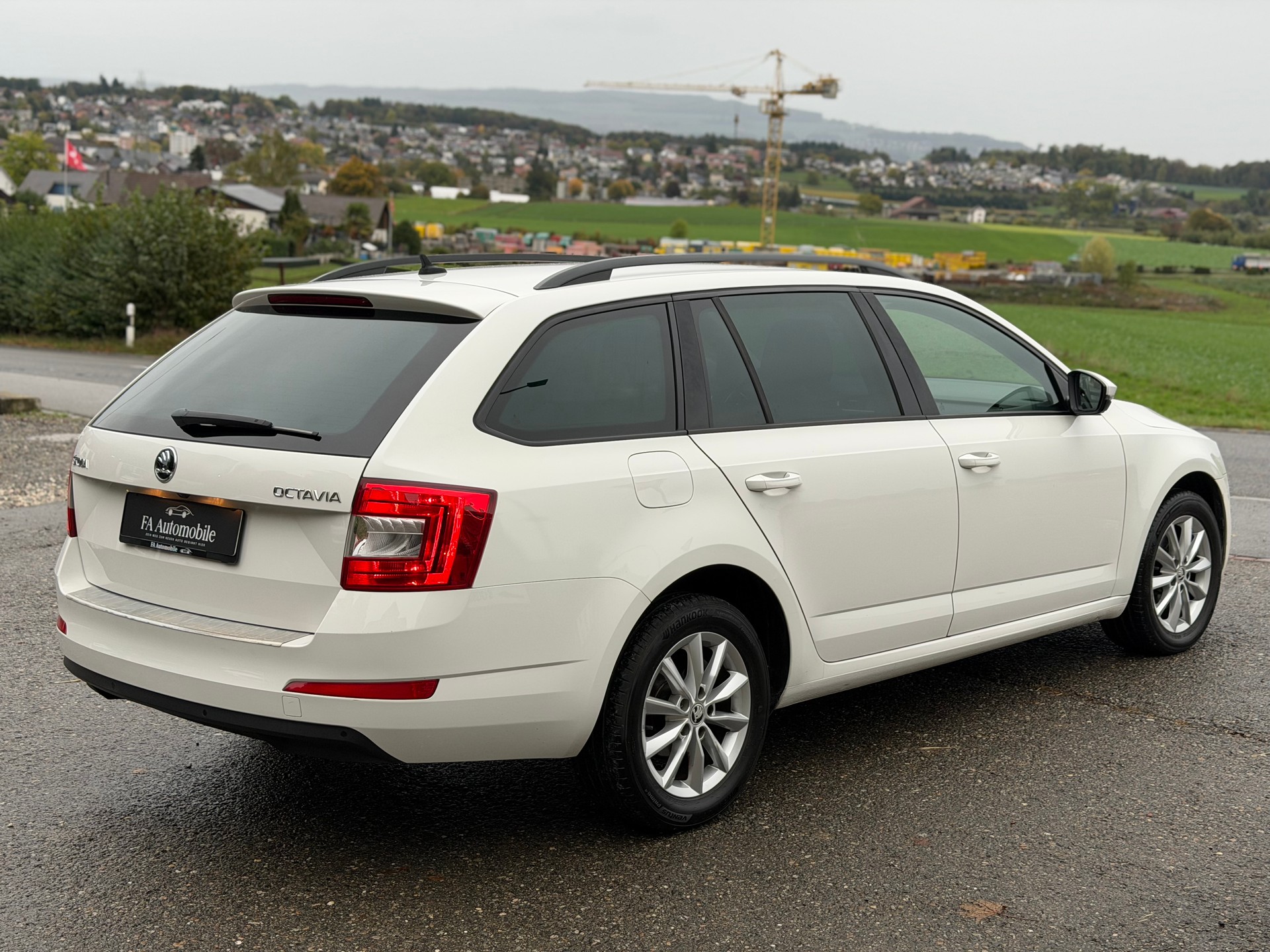 SKODA Octavia Combi 2.0 TDI Ambition DSG-image-4