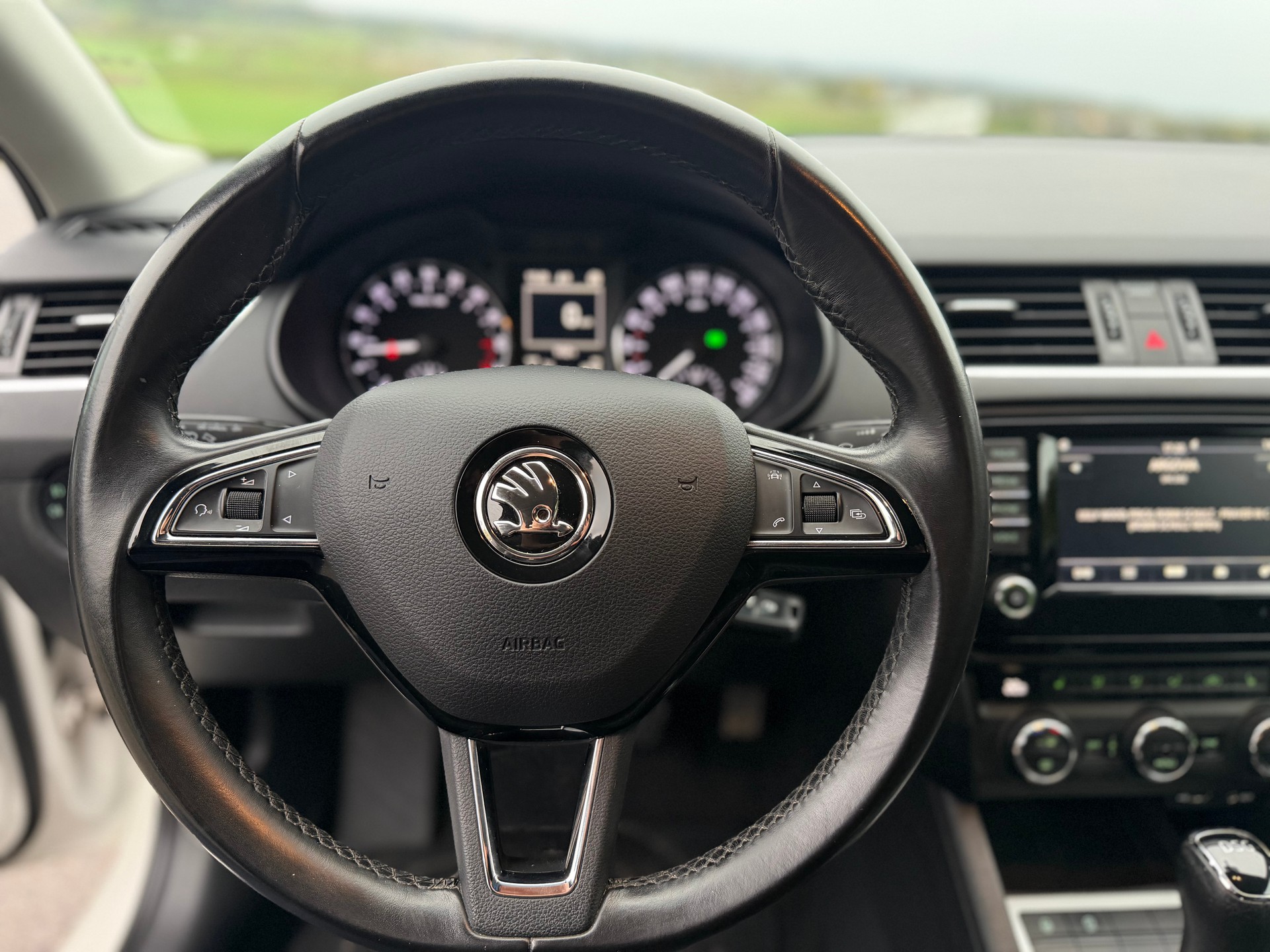 SKODA Octavia Combi 2.0 TDI Ambition DSG-image-8