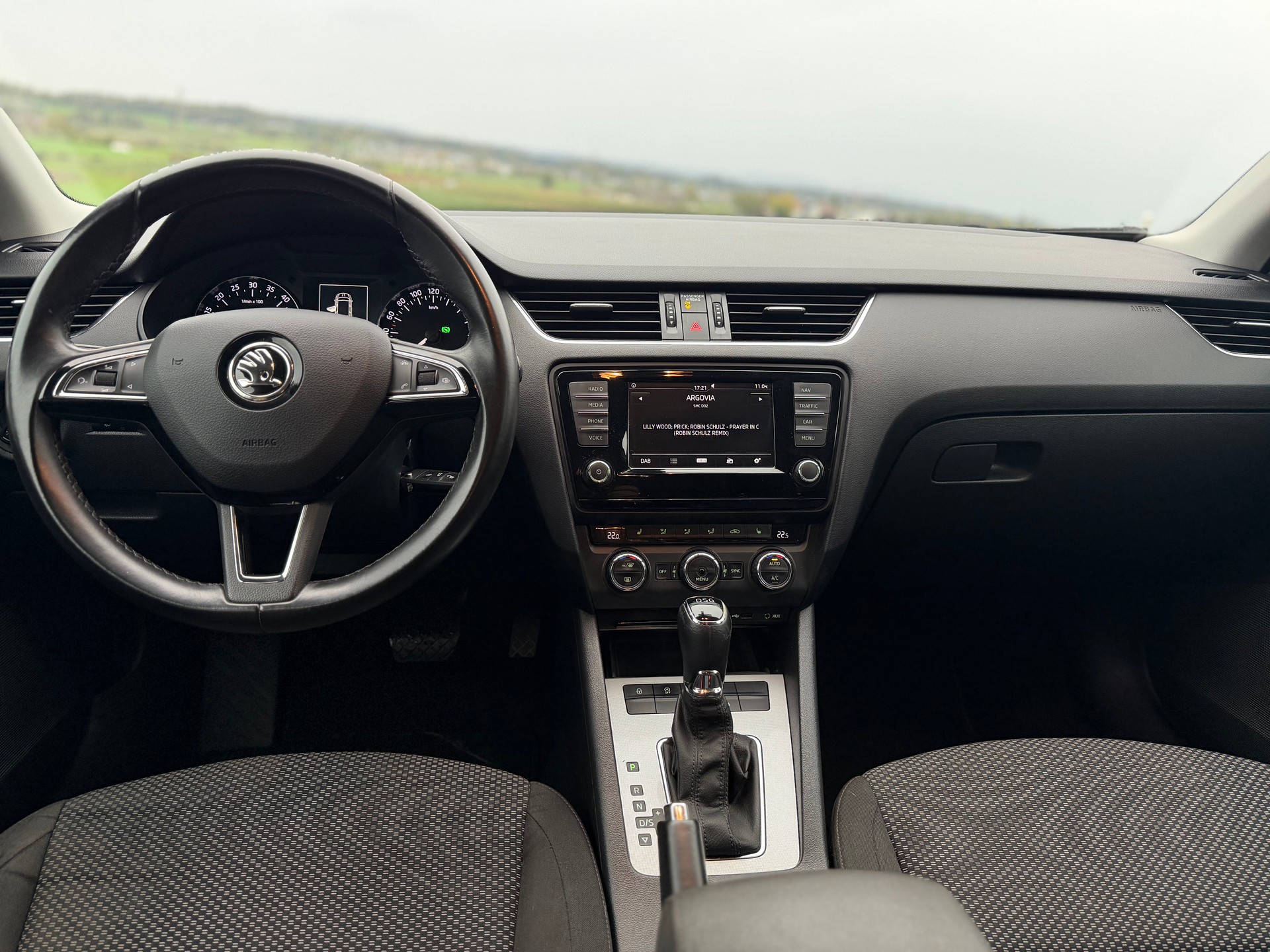 SKODA Octavia Combi 2.0 TDI Ambition DSG-image-7