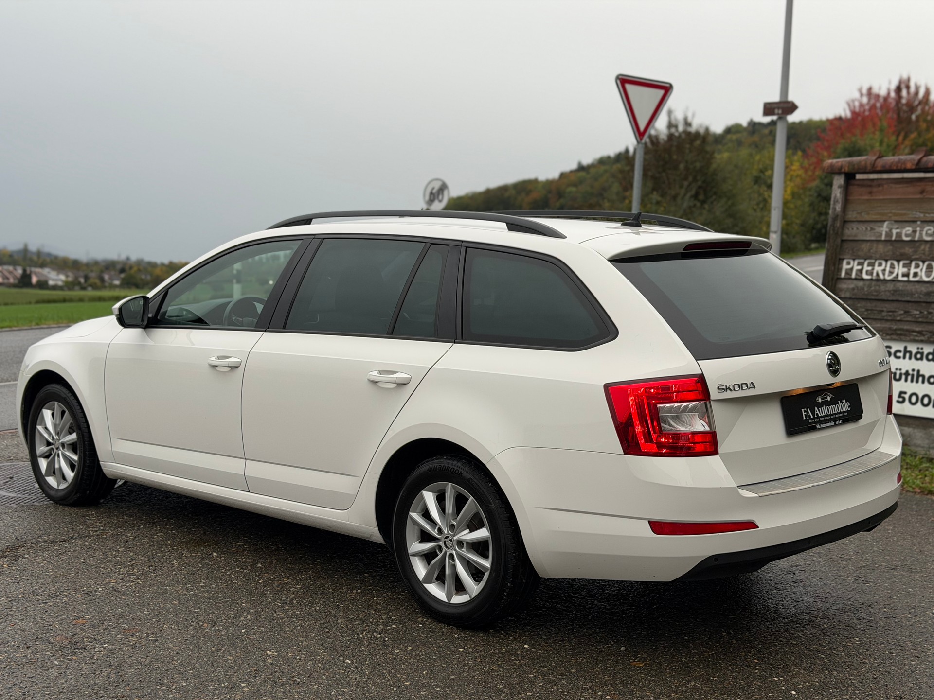 SKODA Octavia Combi 2.0 TDI Ambition DSG-image-2