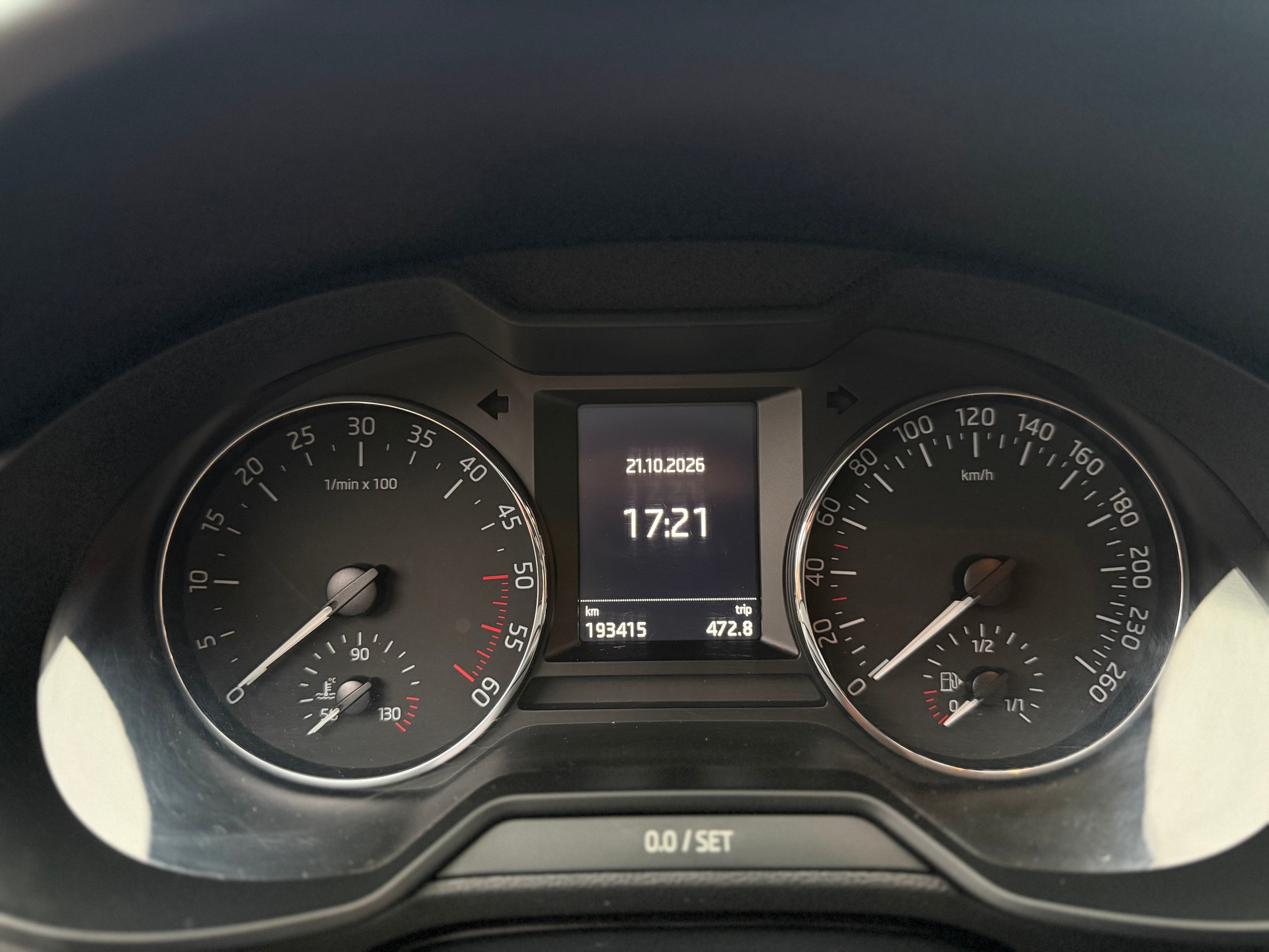 SKODA Octavia Combi 2.0 TDI Ambition DSG-image-9