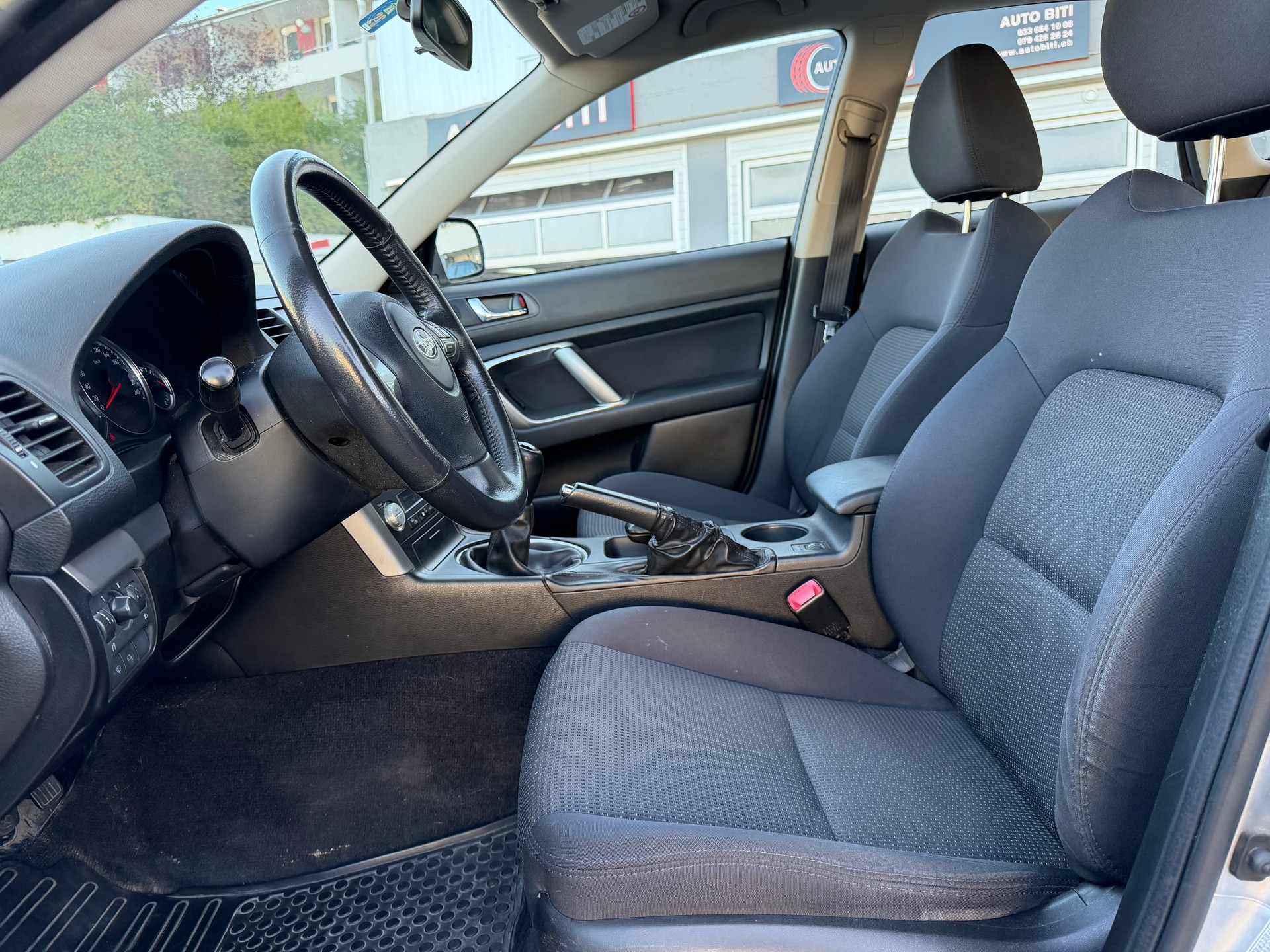 SUBARU Legacy 2.0R AWD Swiss-image-6
