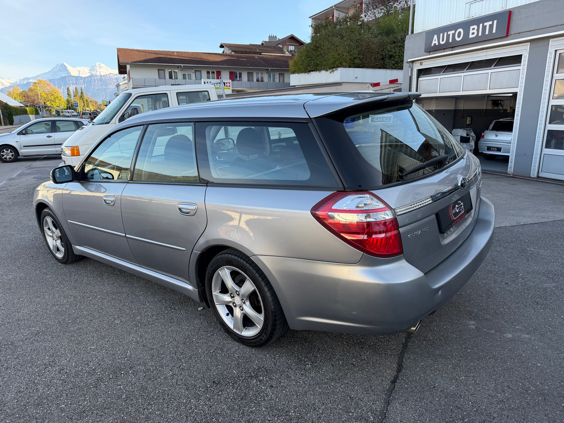 SUBARU Legacy 2.0R AWD Swiss-image-3