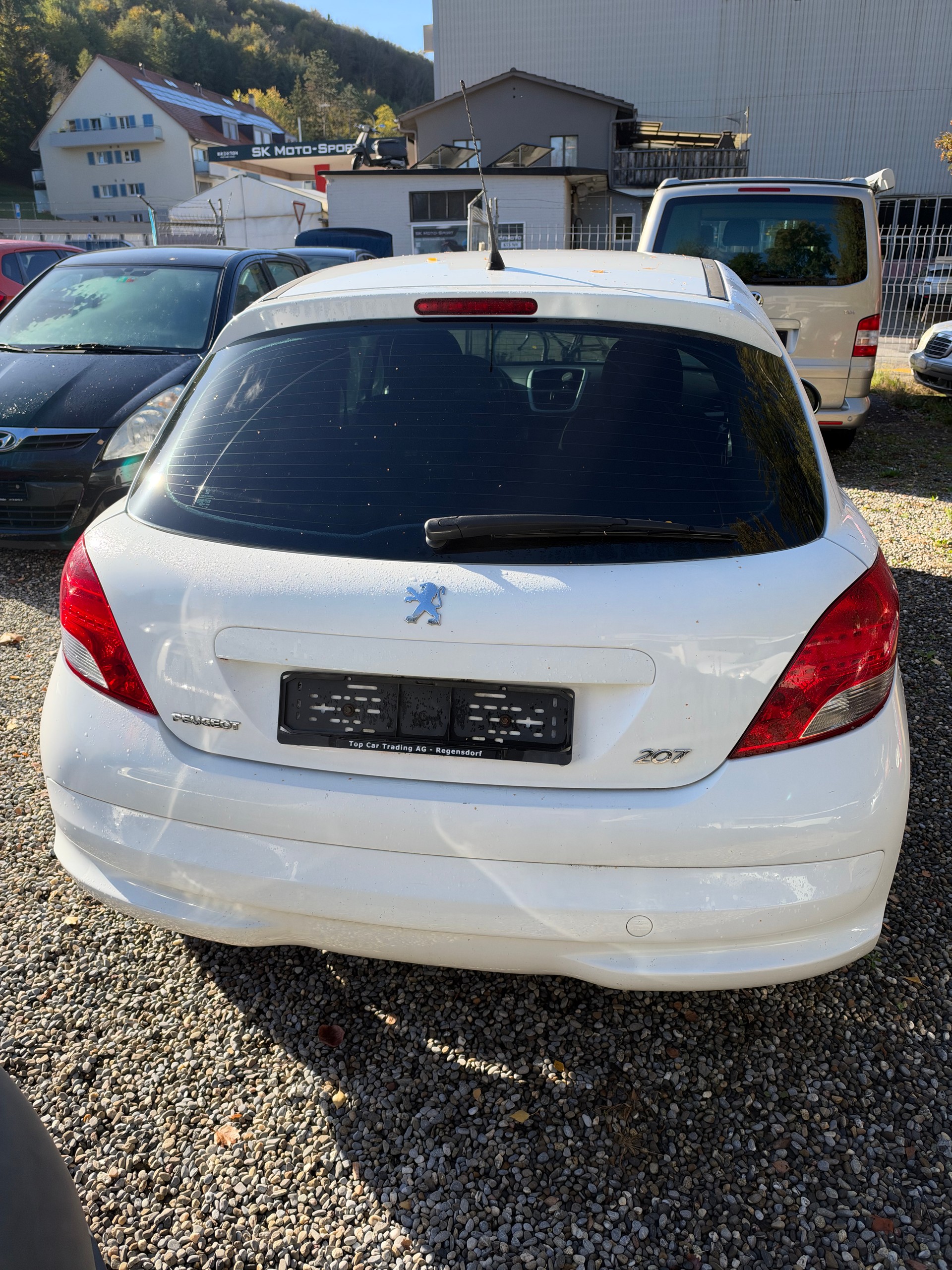 PEUGEOT 207 1.4 16V Swiss Edition-image-6