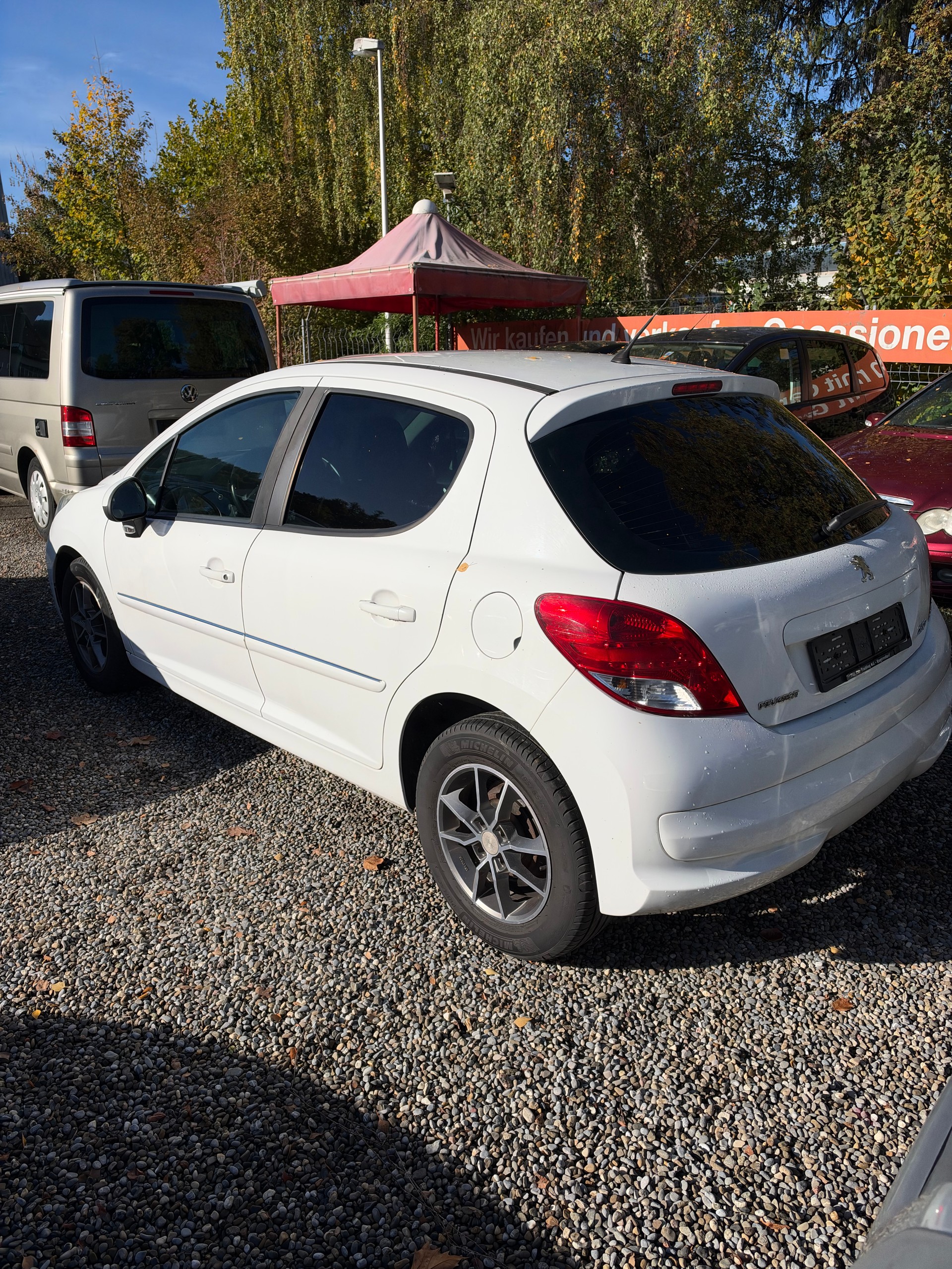 PEUGEOT 207 1.4 16V Swiss Edition-image-3