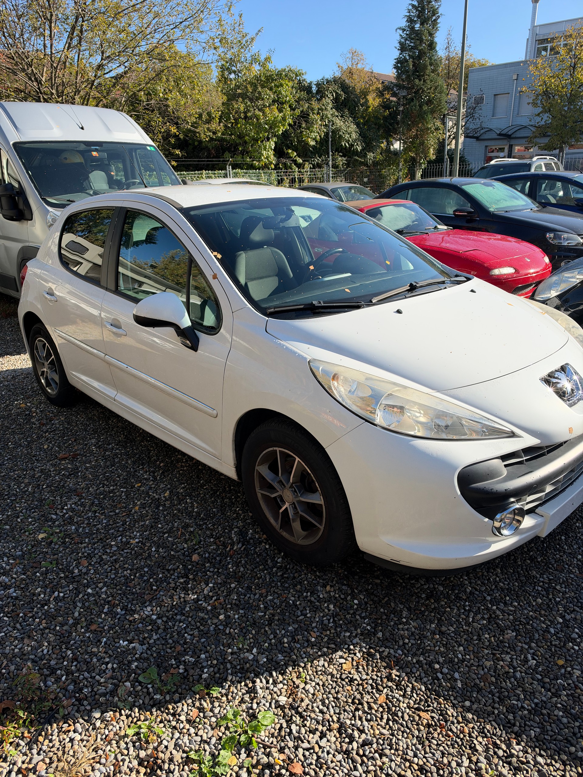 PEUGEOT 207 1.4 16V Swiss Edition-image-5