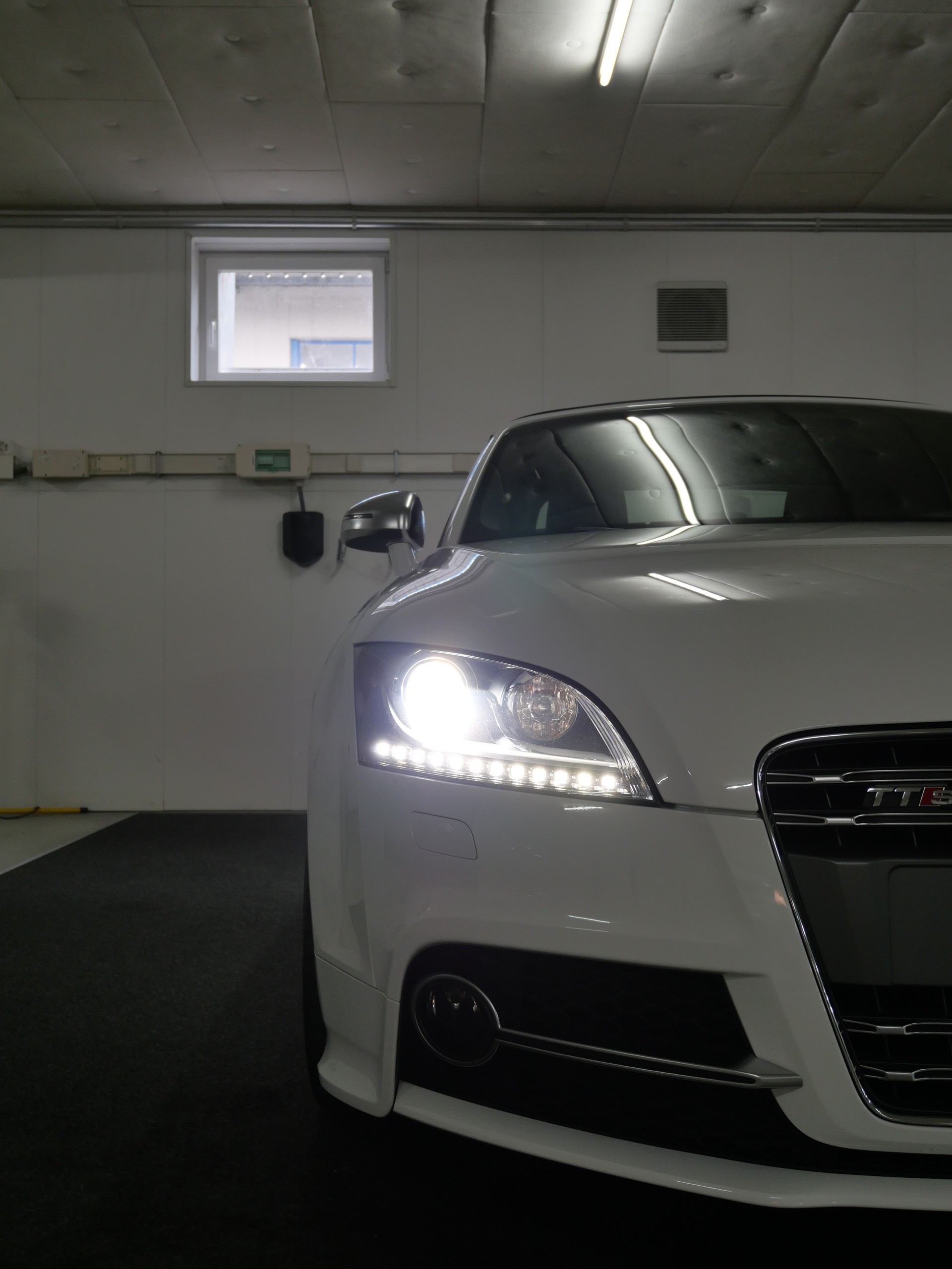 AUDI TTS Roadster 2.0 TFSI quattro S-tronic Cabrio-image-4