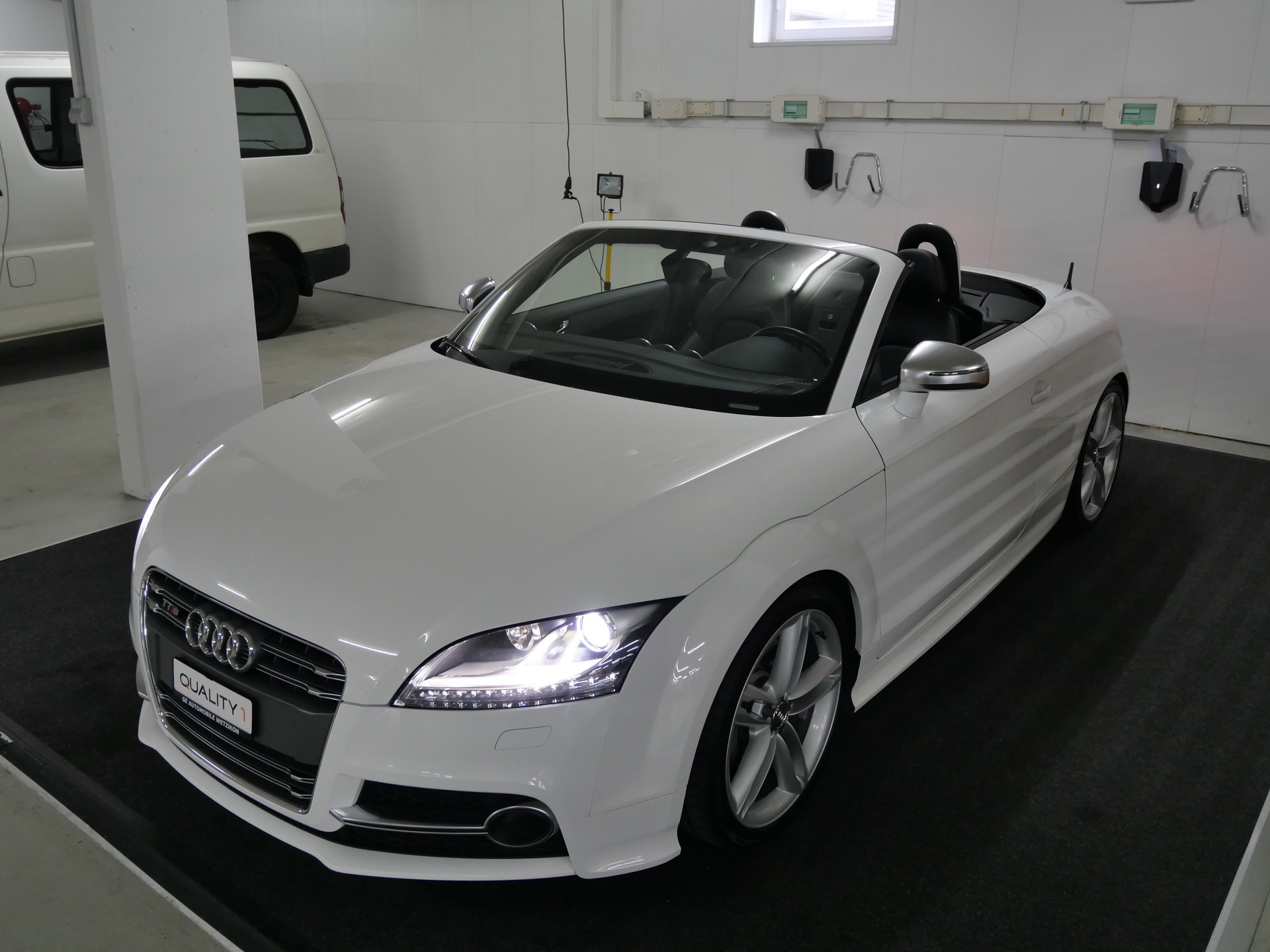 AUDI TTS Roadster 2.0 TFSI quattro S-tronic Cabrio-image-2