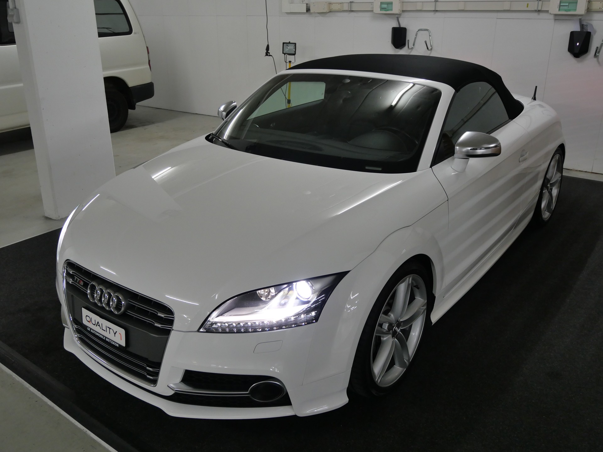 AUDI TTS Roadster 2.0 TFSI quattro S-tronic Cabrio-image-1