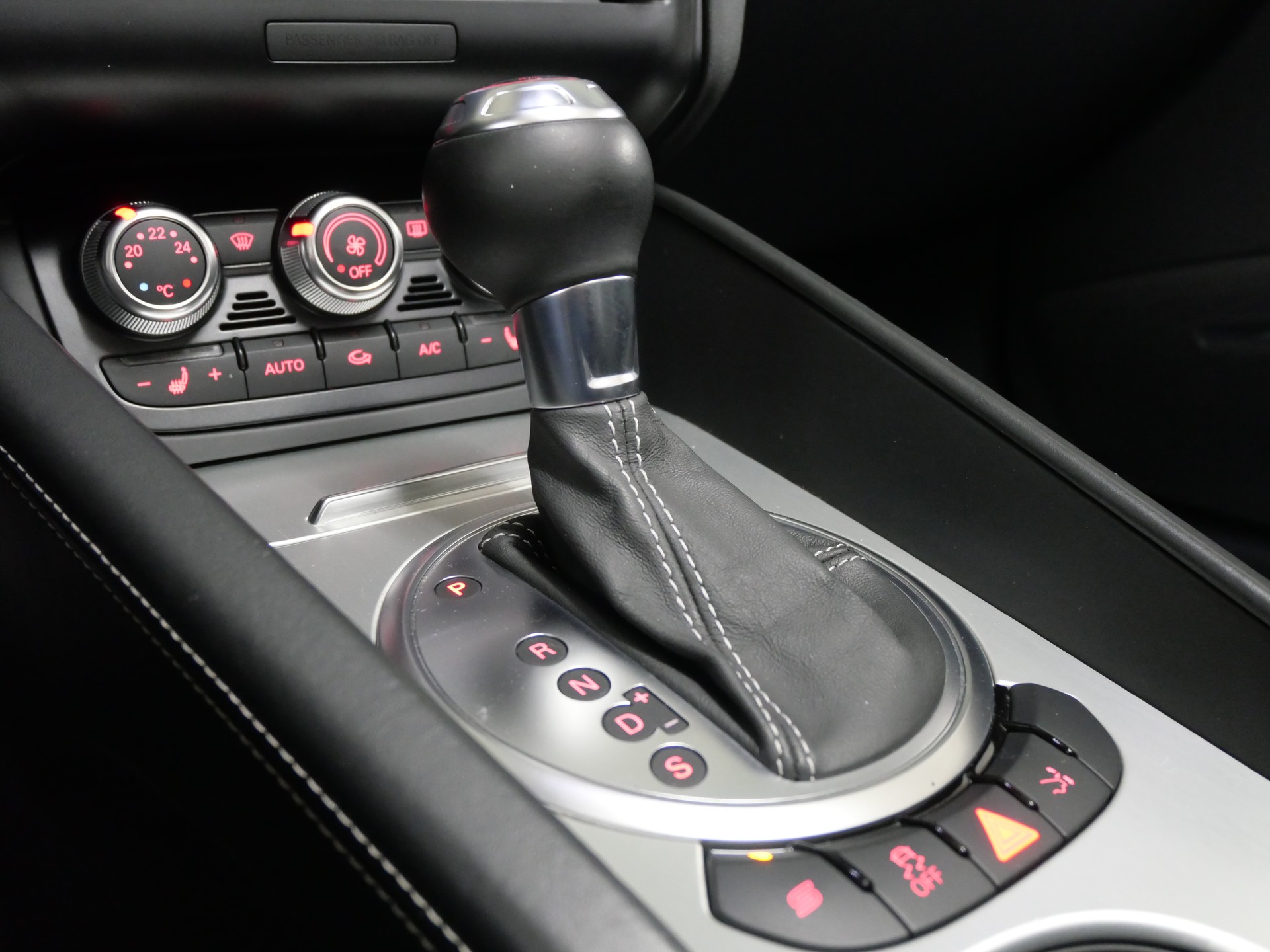 AUDI TTS Roadster 2.0 TFSI quattro S-tronic Cabrio-image-21