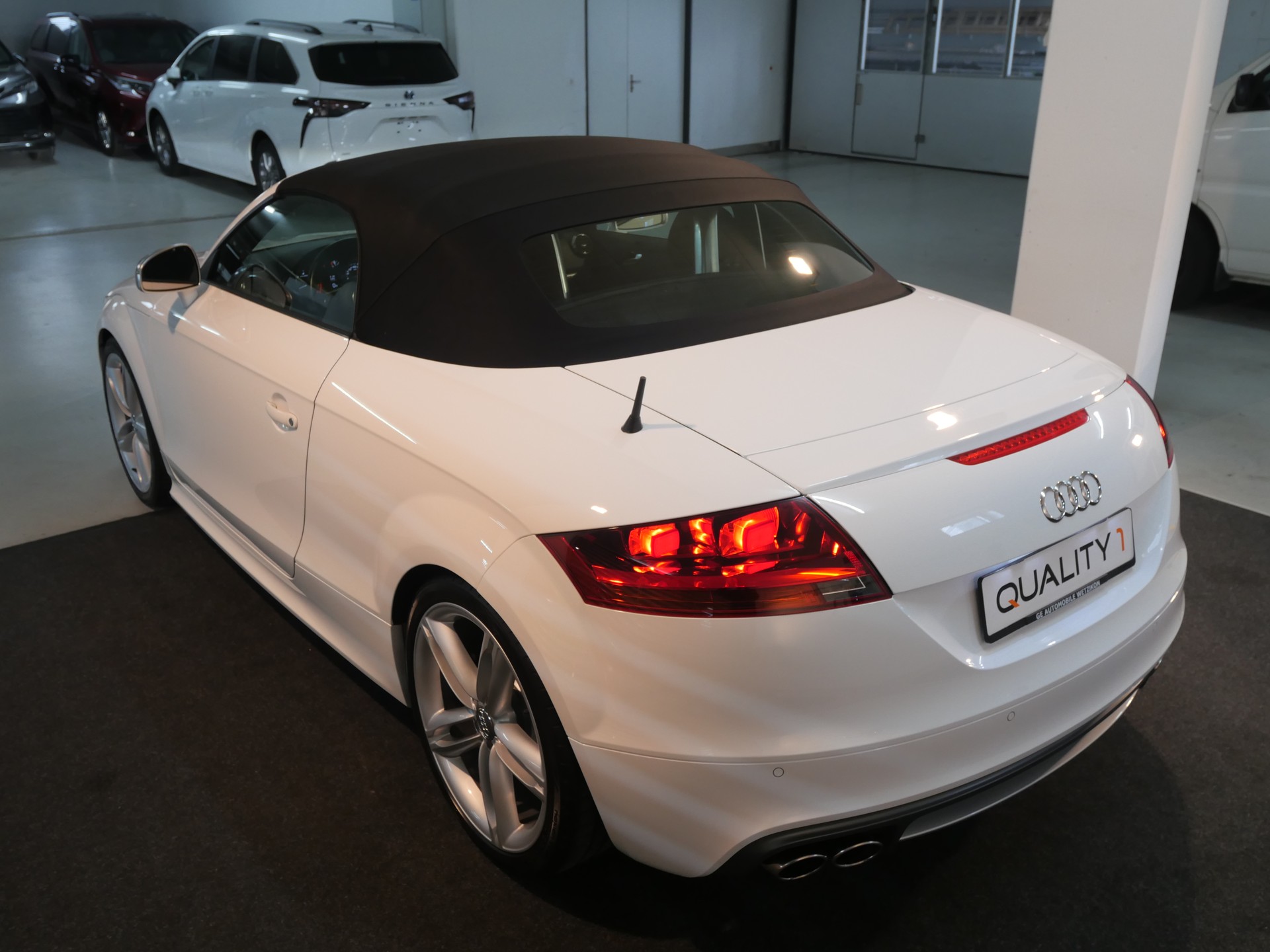 AUDI TTS Roadster 2.0 TFSI quattro S-tronic Cabrio-image-13