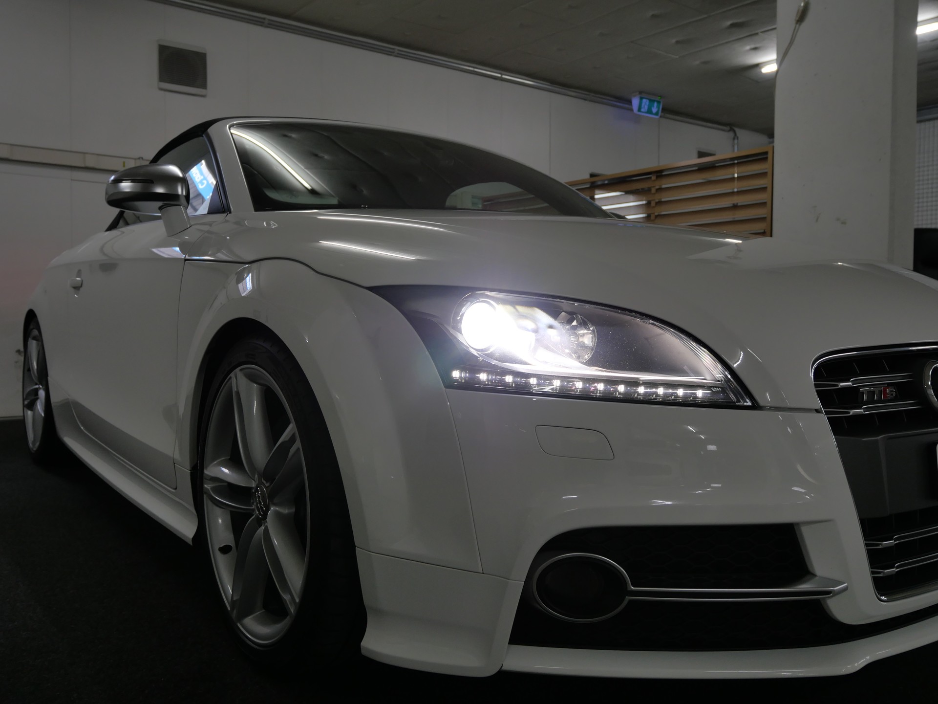 AUDI TTS Roadster 2.0 TFSI quattro S-tronic Cabrio-image-5