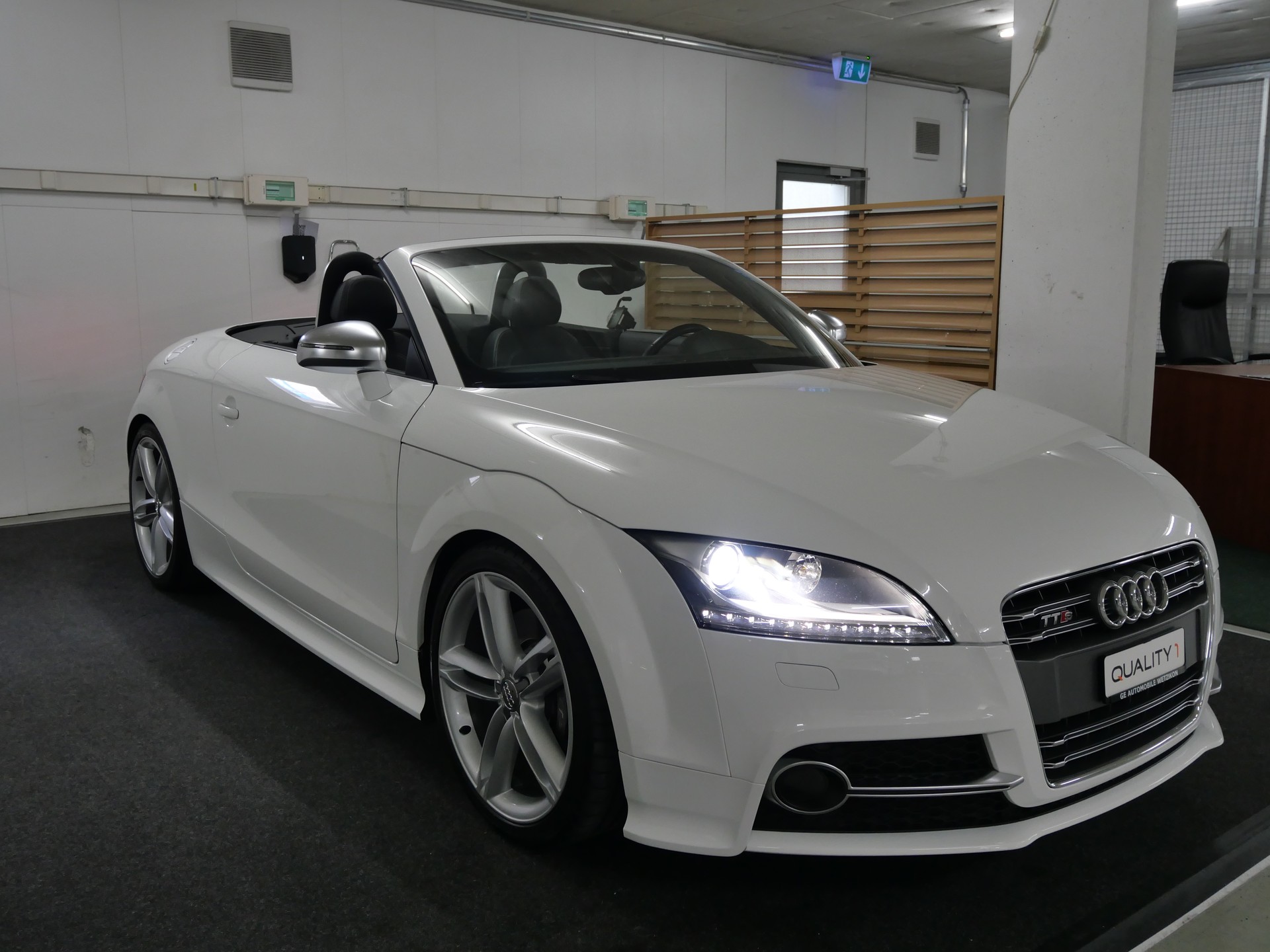 AUDI TTS Roadster 2.0 TFSI quattro S-tronic Cabrio-image-7