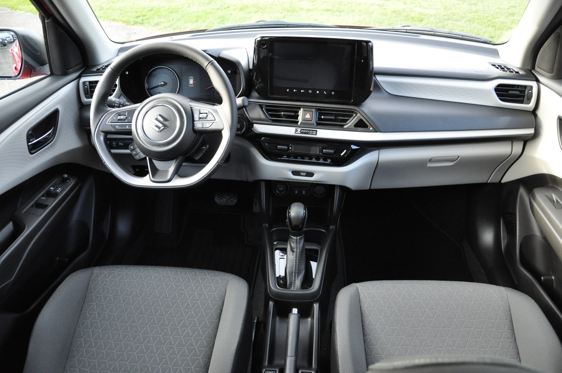 SUZUKI Swift 1.2 1st Edition Hybrid CVT-image-8