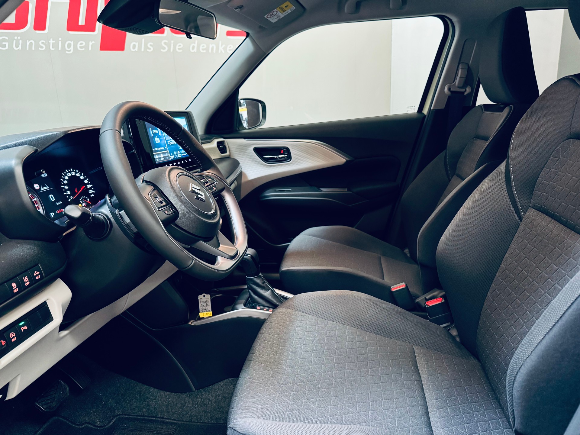 SUZUKI Swift 1.2 Compact Top Hybrid 4x4-image-4