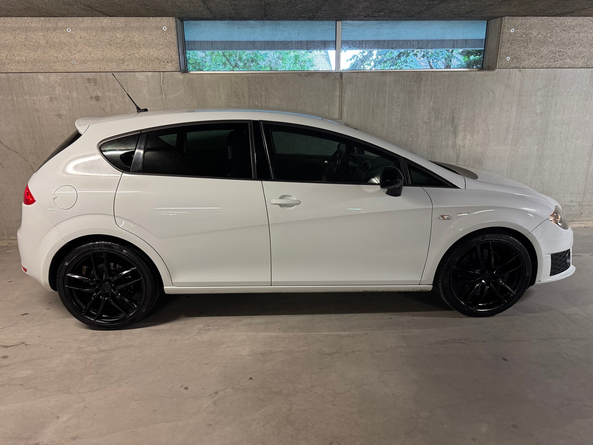 SEAT Leon 2.0 TSI Cupra R310 World Champion Edition-image-4