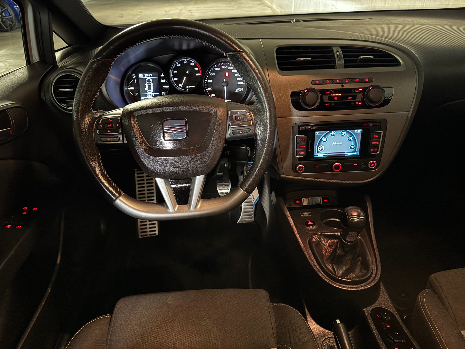 SEAT Leon 2.0 TSI Cupra R310 World Champion Edition-image-20