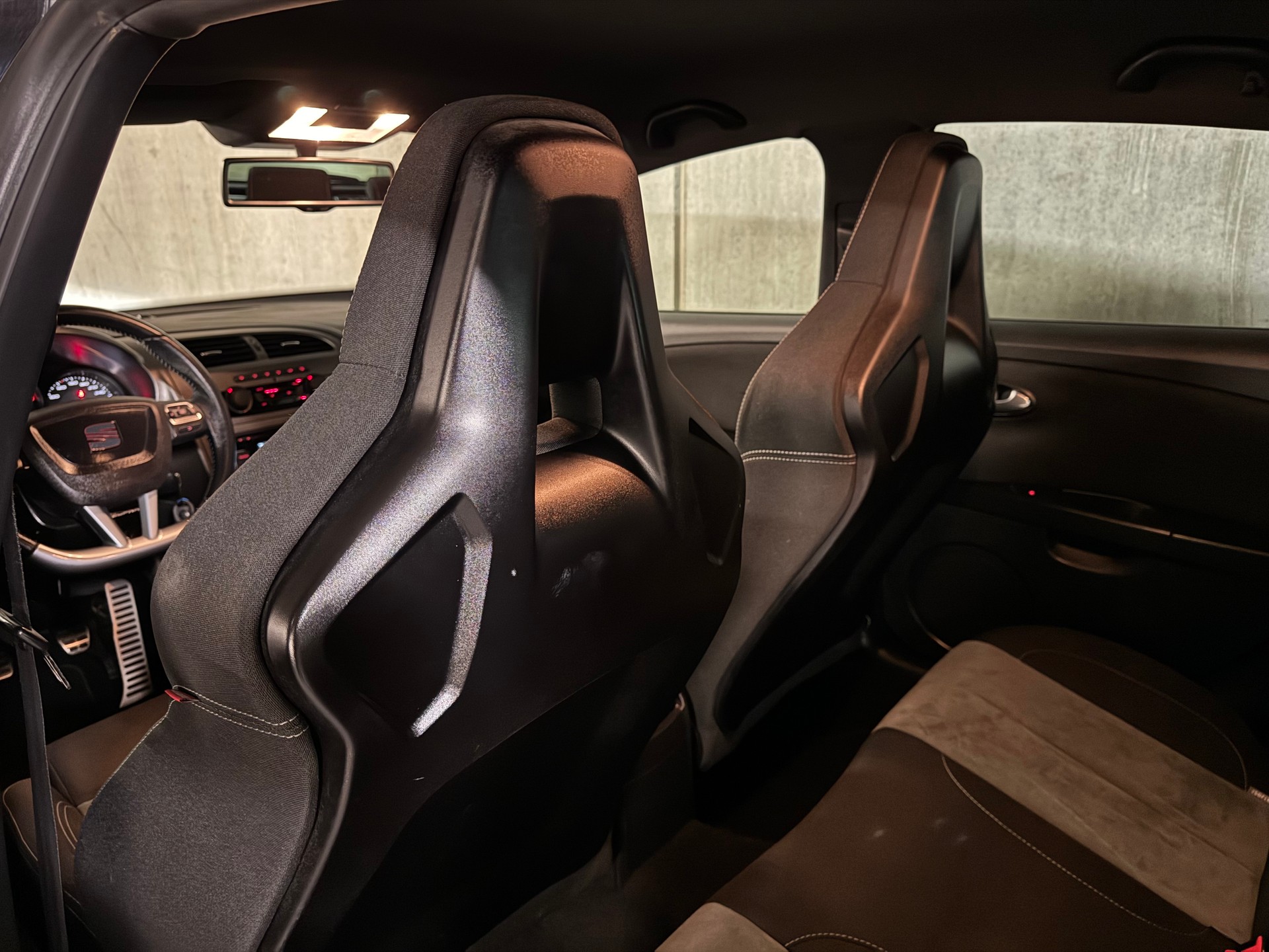 SEAT Leon 2.0 TSI Cupra R310 World Champion Edition-image-24