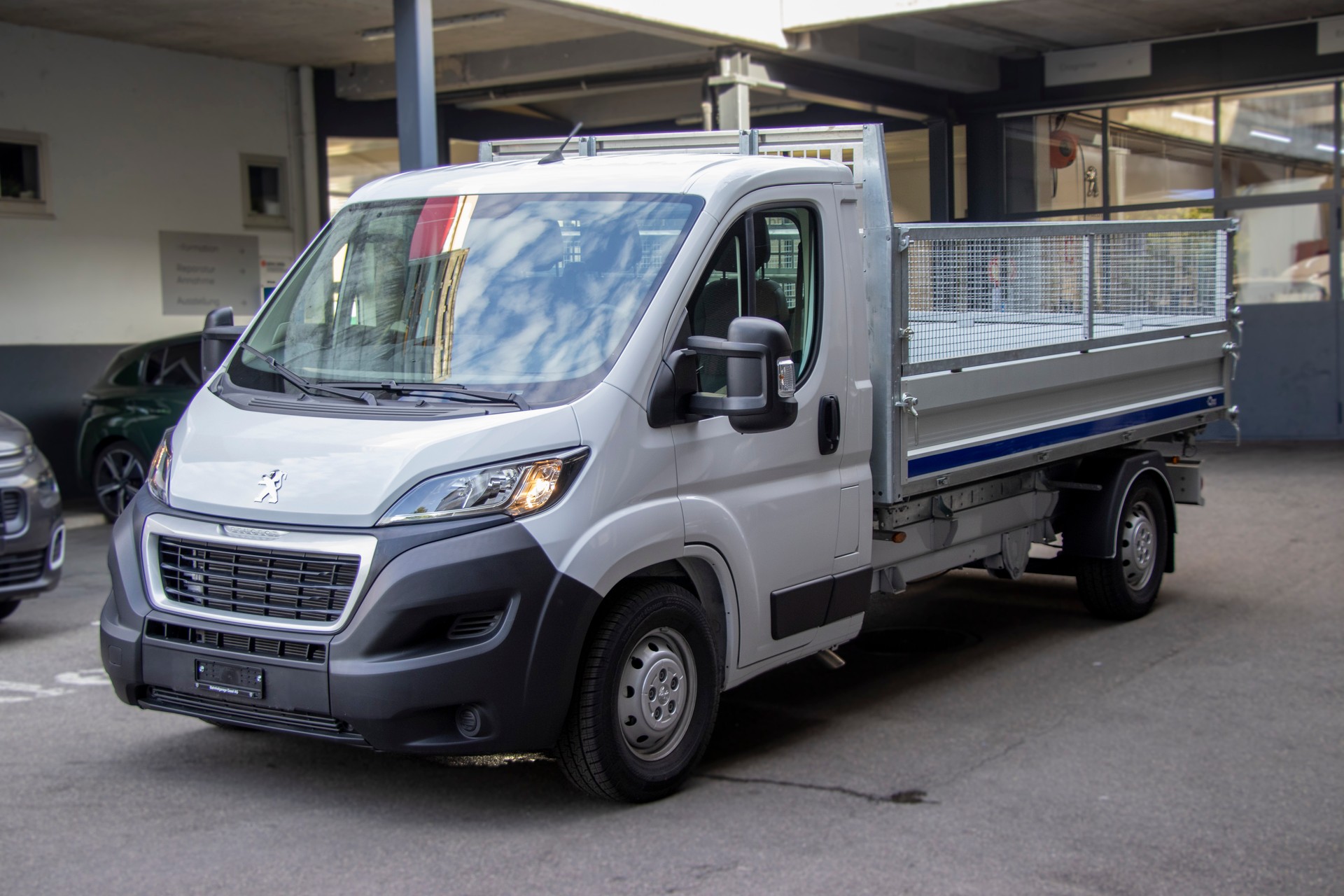 PEUGEOT Boxer 3- Seiten Kipper 435 L3 165 PS