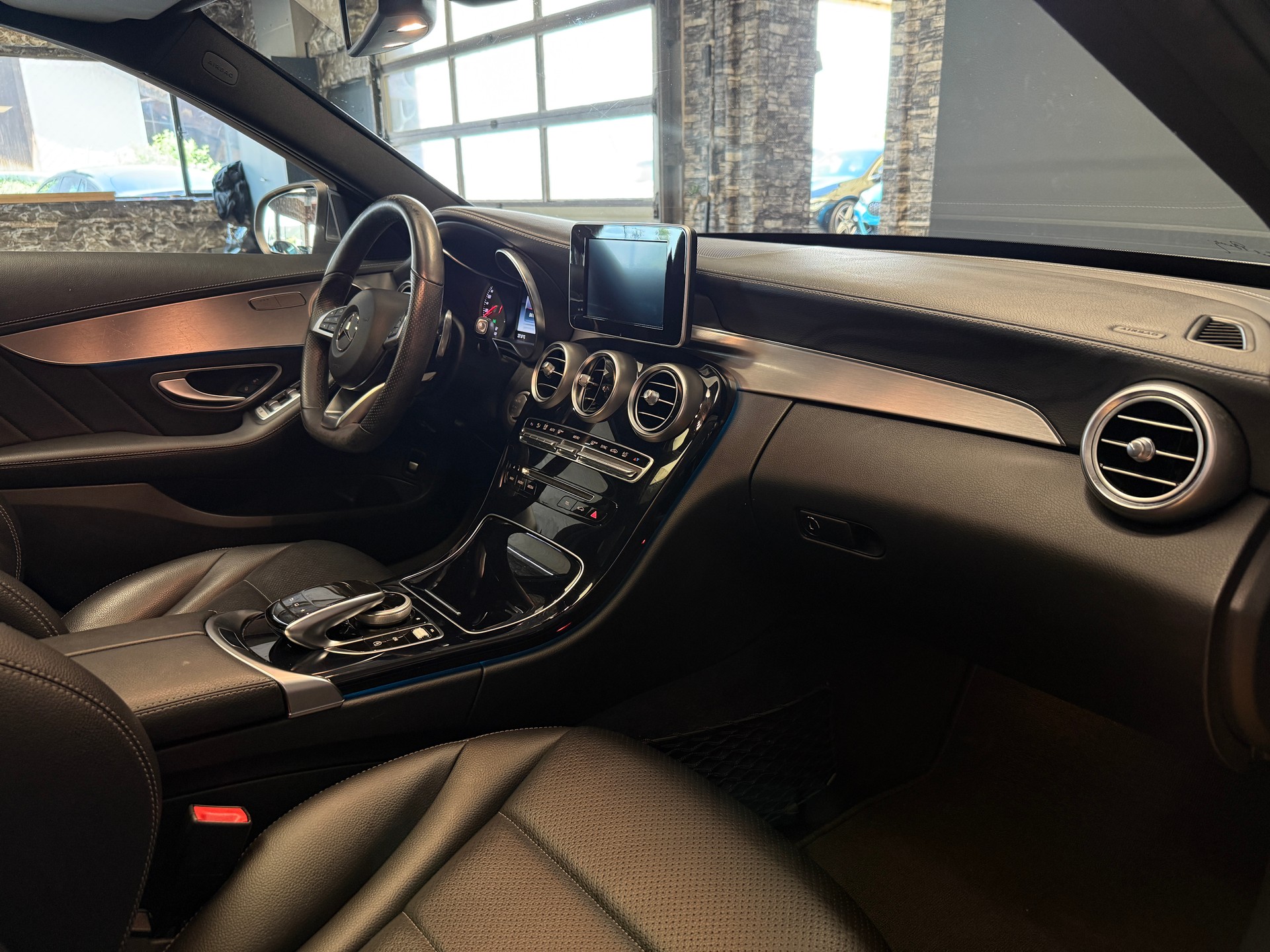 MERCEDES-BENZ C 200 Swiss Star Edition AMG Line 7G-Tronic-image-17