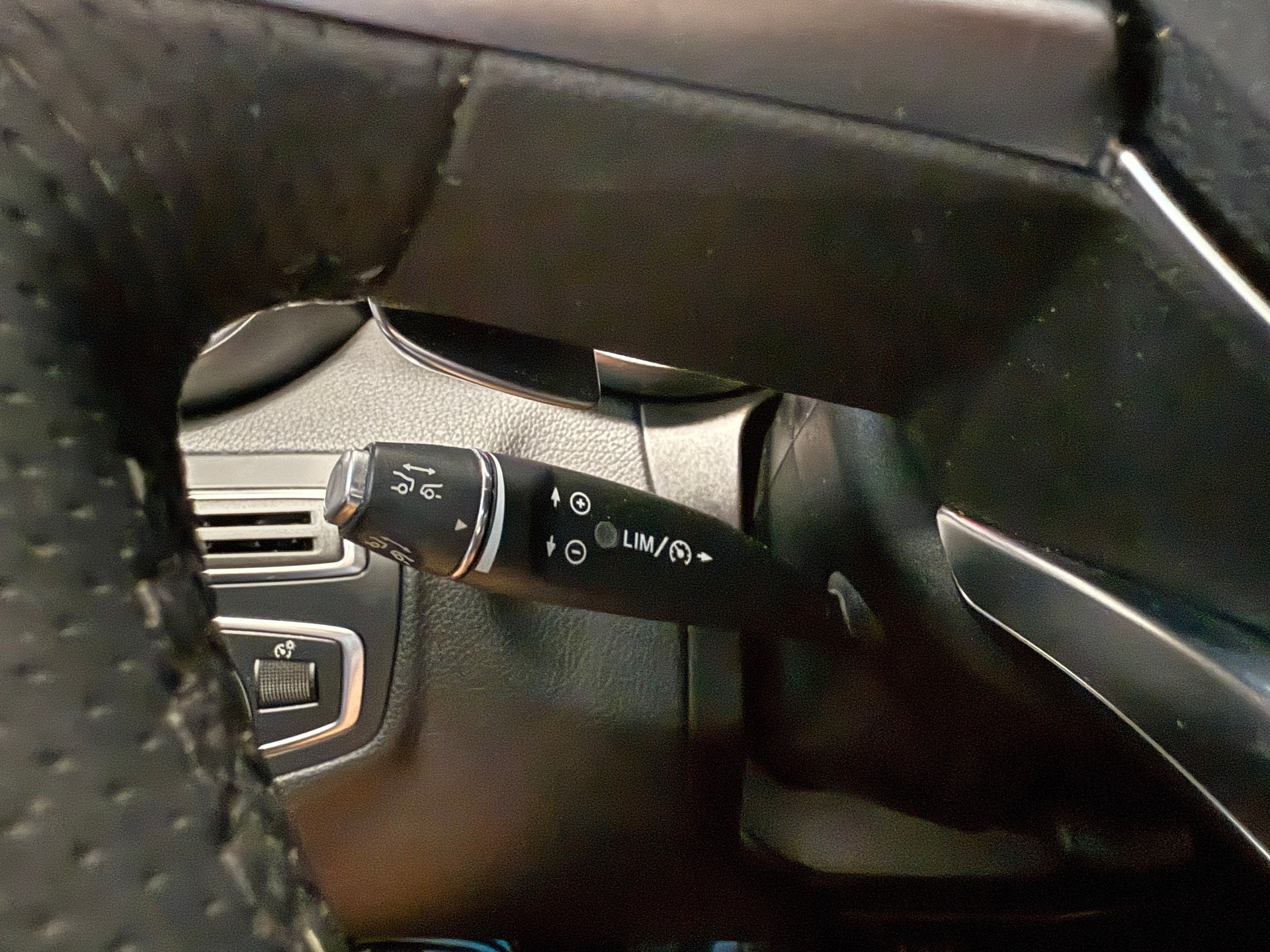 MERCEDES-BENZ C 200 Swiss Star Edition AMG Line 7G-Tronic-image-8