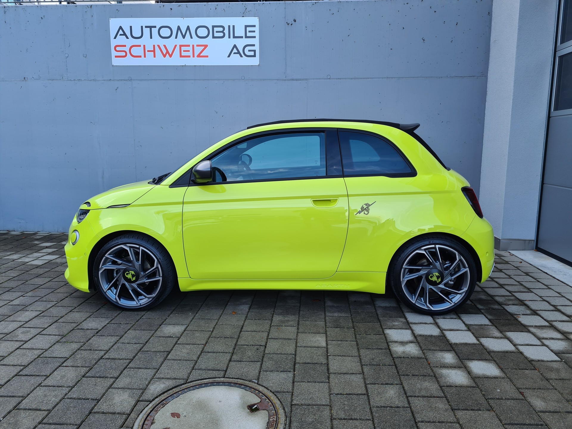FIAT Abarth Cabrio 500e Scorpionissima-image-0