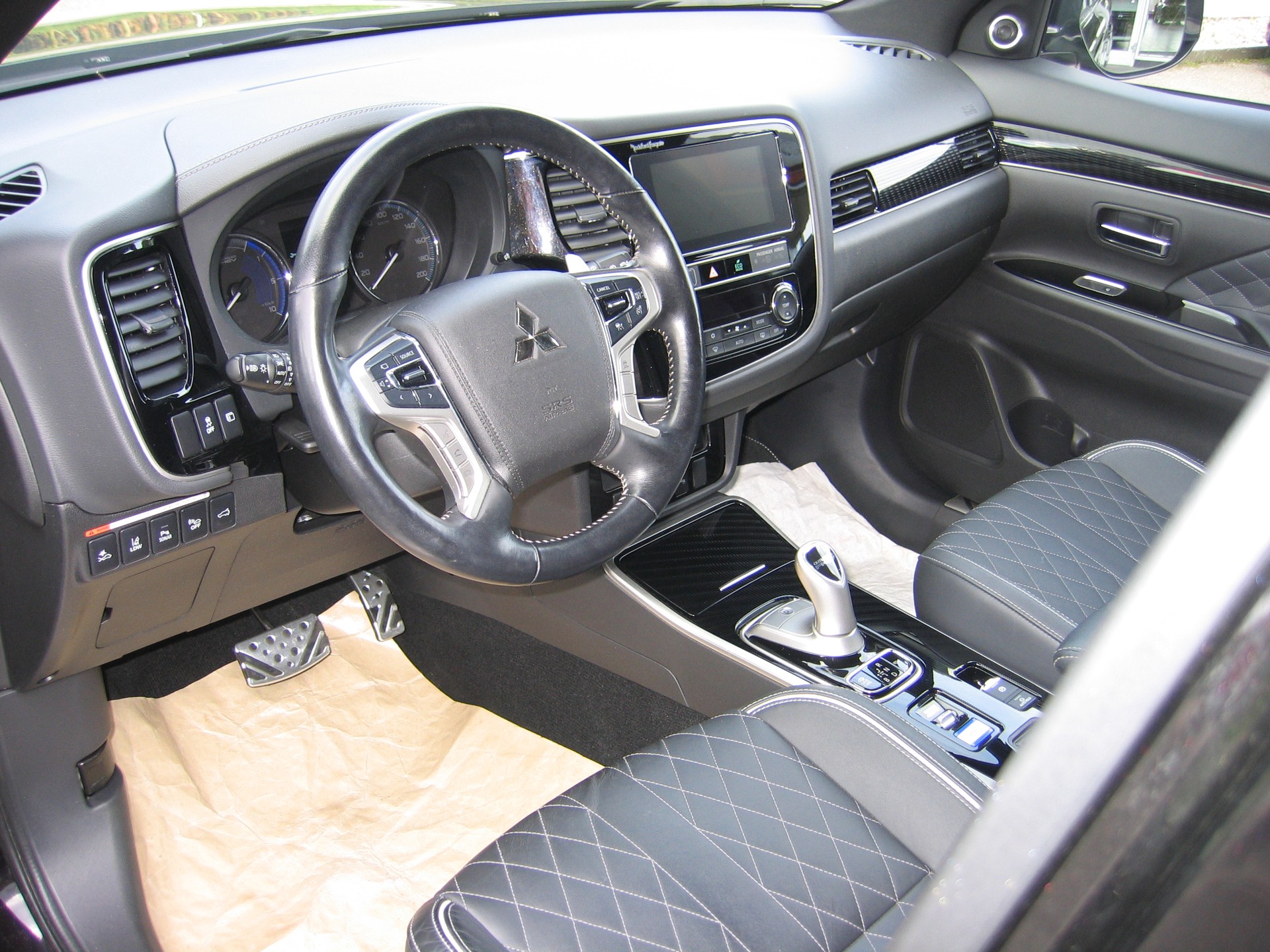 MITSUBISHI Outlander 2.4 PHEV Diamond S-Edition 4WD Automatic-image-6