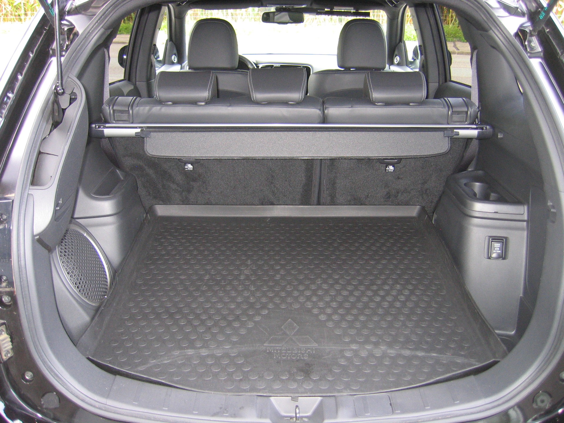 MITSUBISHI Outlander 2.4 PHEV Diamond S-Edition 4WD Automatic-image-4