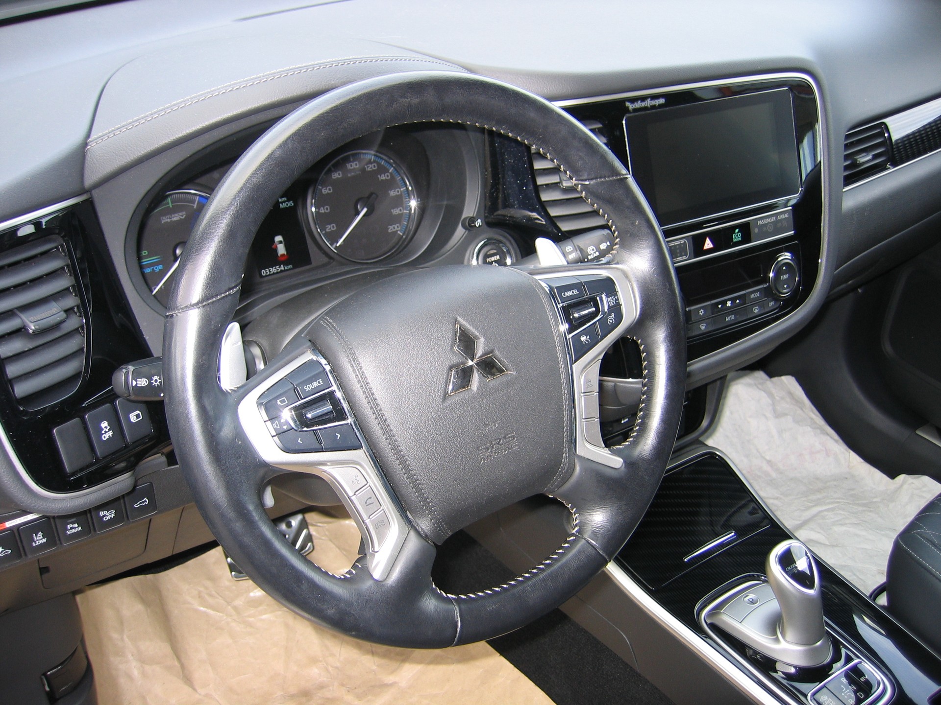 MITSUBISHI Outlander 2.4 PHEV Diamond S-Edition 4WD Automatic-image-8