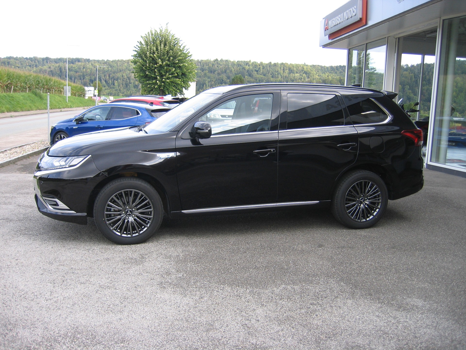 MITSUBISHI Outlander 2.4 PHEV Diamond S-Edition 4WD Automatic-image-1
