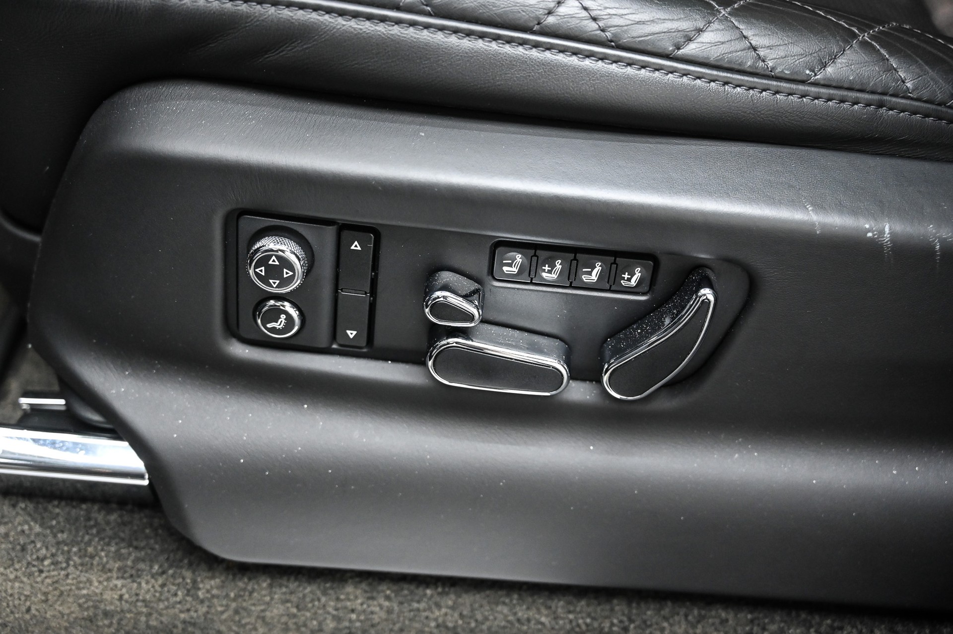 BENTLEY Bentayga 6.0 W12-image-17