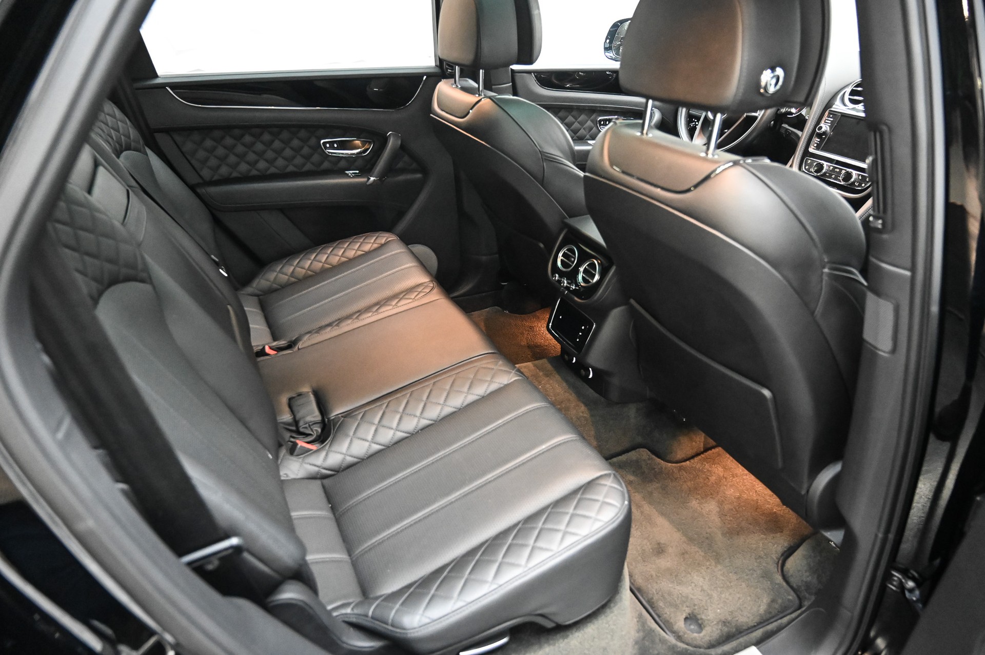 BENTLEY Bentayga 6.0 W12-image-23