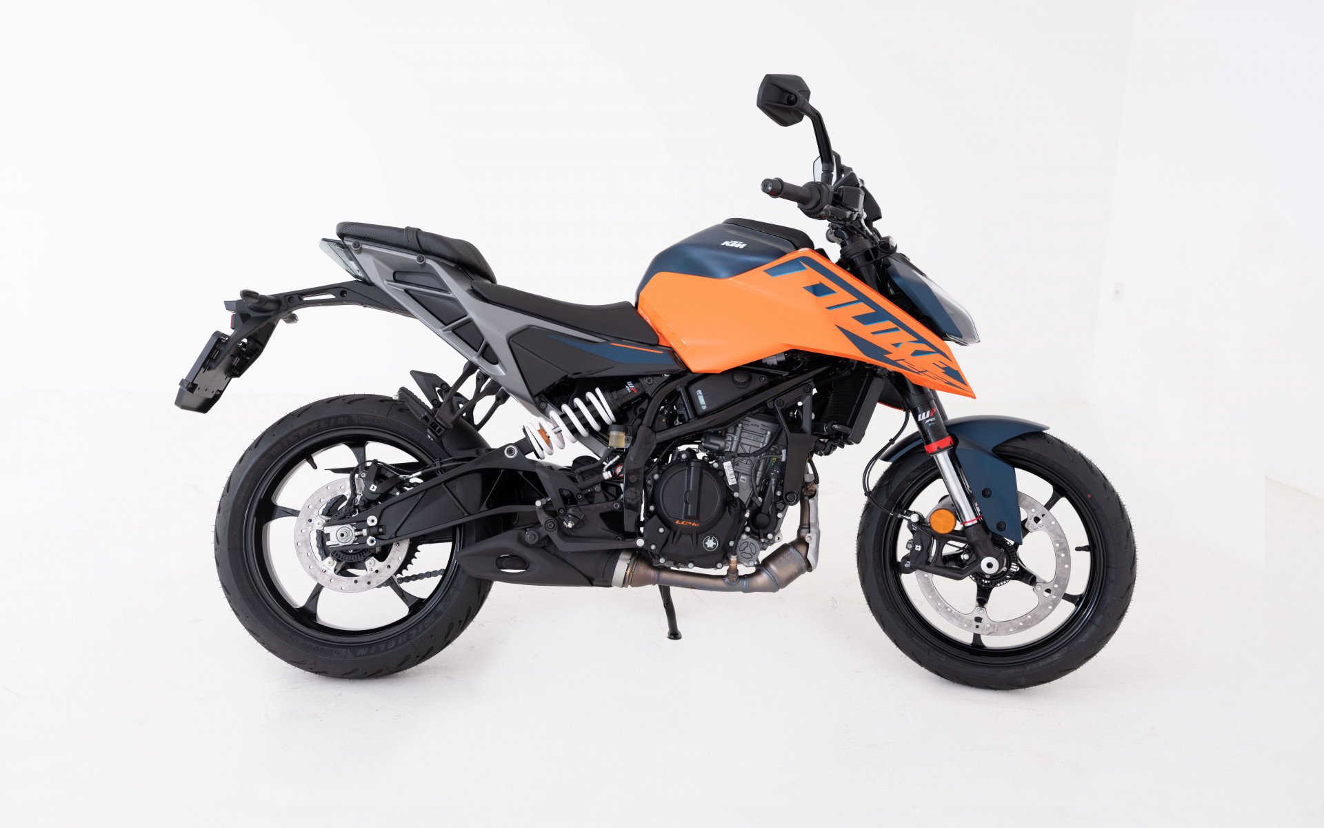 KTM 125 Duke-showroom-element-1